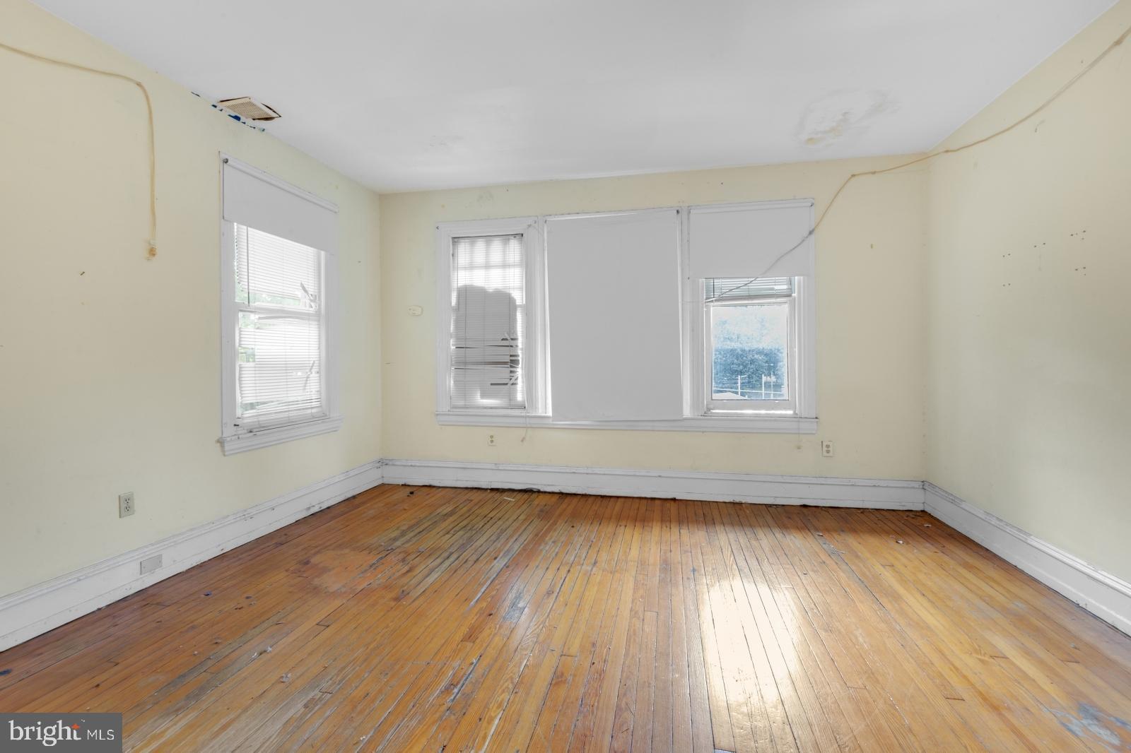 UNIVERSITY CITY - Residential Lease