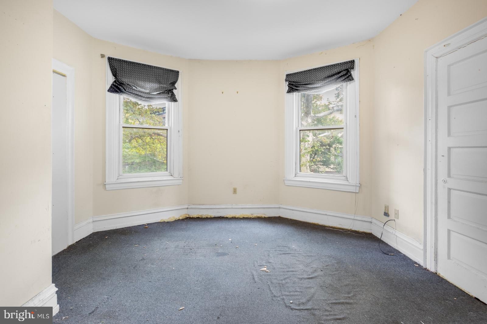 UNIVERSITY CITY - Residential Lease