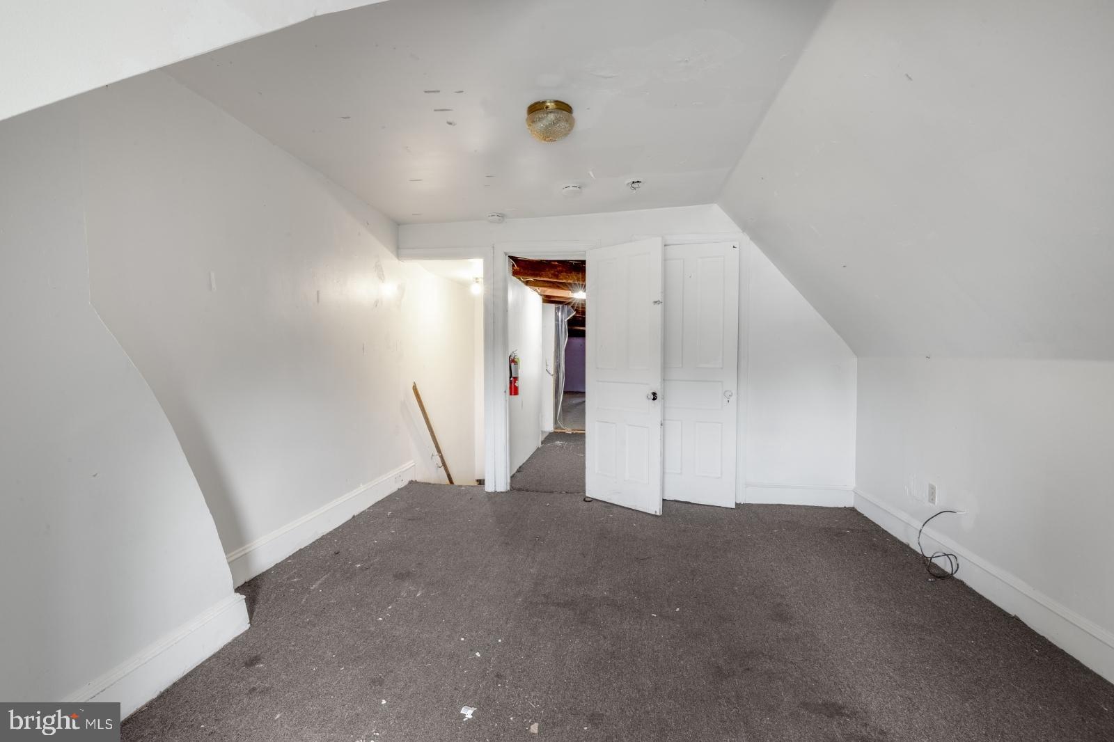 UNIVERSITY CITY - Residential Lease