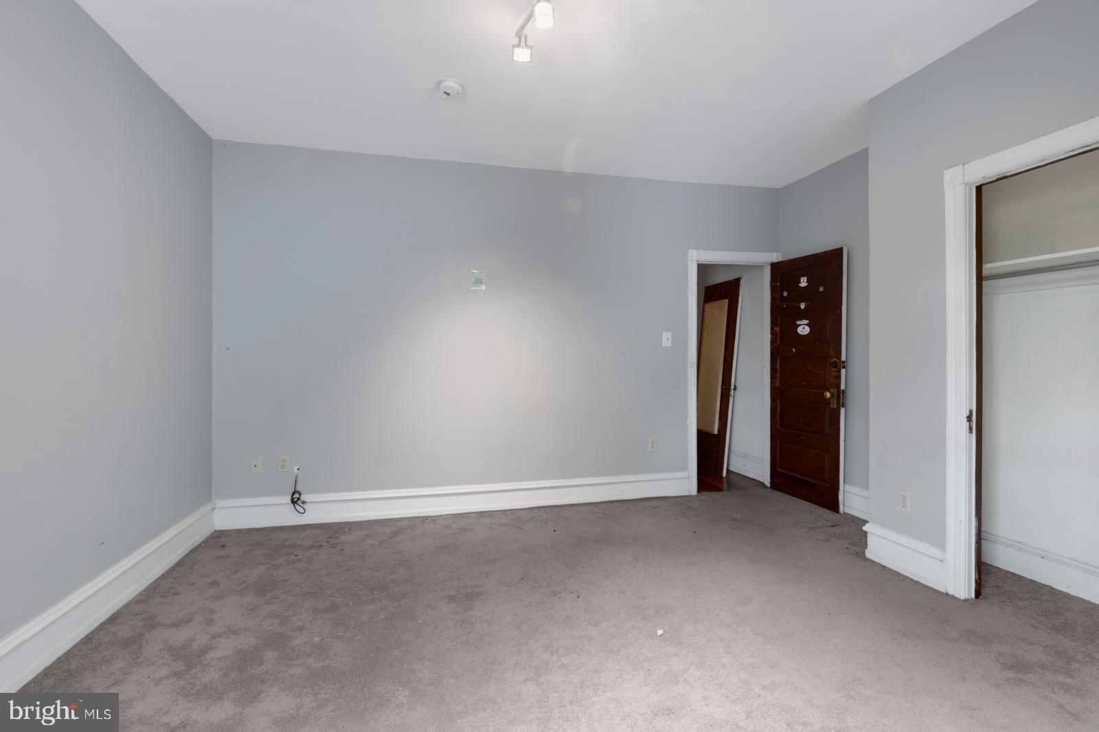 UNIVERSITY CITY - Residential Lease