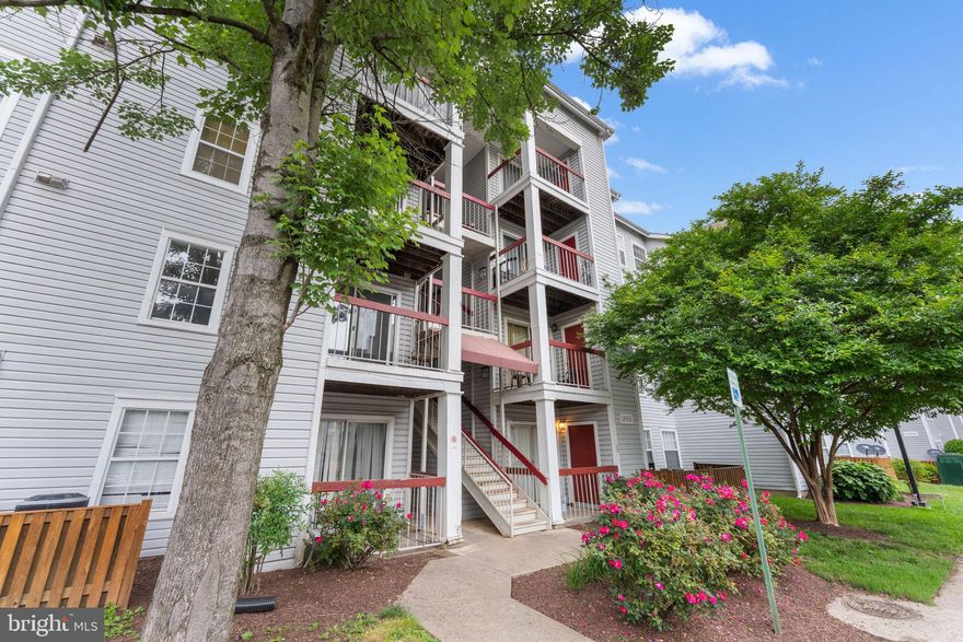 18510 Boysenberry Drive, Unit 183-113, Gaithersburg, MD

1 bedroom, 1 bath unit with a private balcony and designated parking. This second-floor condo features all-new appliances, a remodeled kitchen and bathroom, a new vanity, and freshly painted interiors. Enjoy the convenience of your own parking. The community offers fantastic amenities including a tennis court, swimming pool, picnic area, playground, and fitness center. This pet-friendly residence is conveniently located near Lake Forest Mall, the library, and Montgomery Village's picturesque lakes. Easy access to Interstate 270, ICC-200, I-370, Metro bus stop, and Gaithersburg MARC as well as various dining and entertainment options. Don’t let this opportunity pass you by—schedule your viewing today!

You need 10% down in this development for Conventional financing. Not FHA approved at this time. 

Property is eligible for $6500 buyer benefit with select mortgage lenders. Ask for more details to see if you qualify!