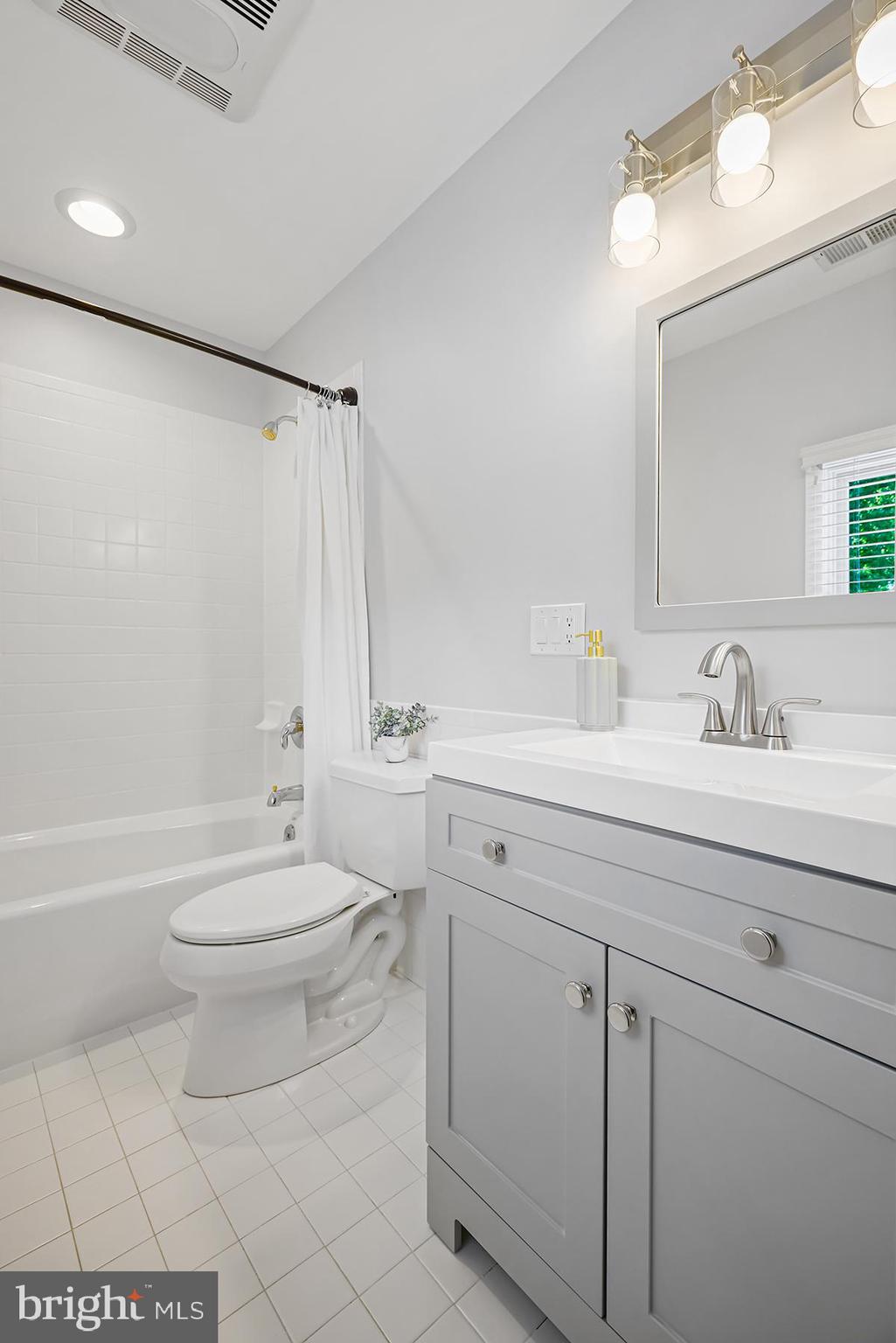 ARUNDEL ON THE BAY - Residential