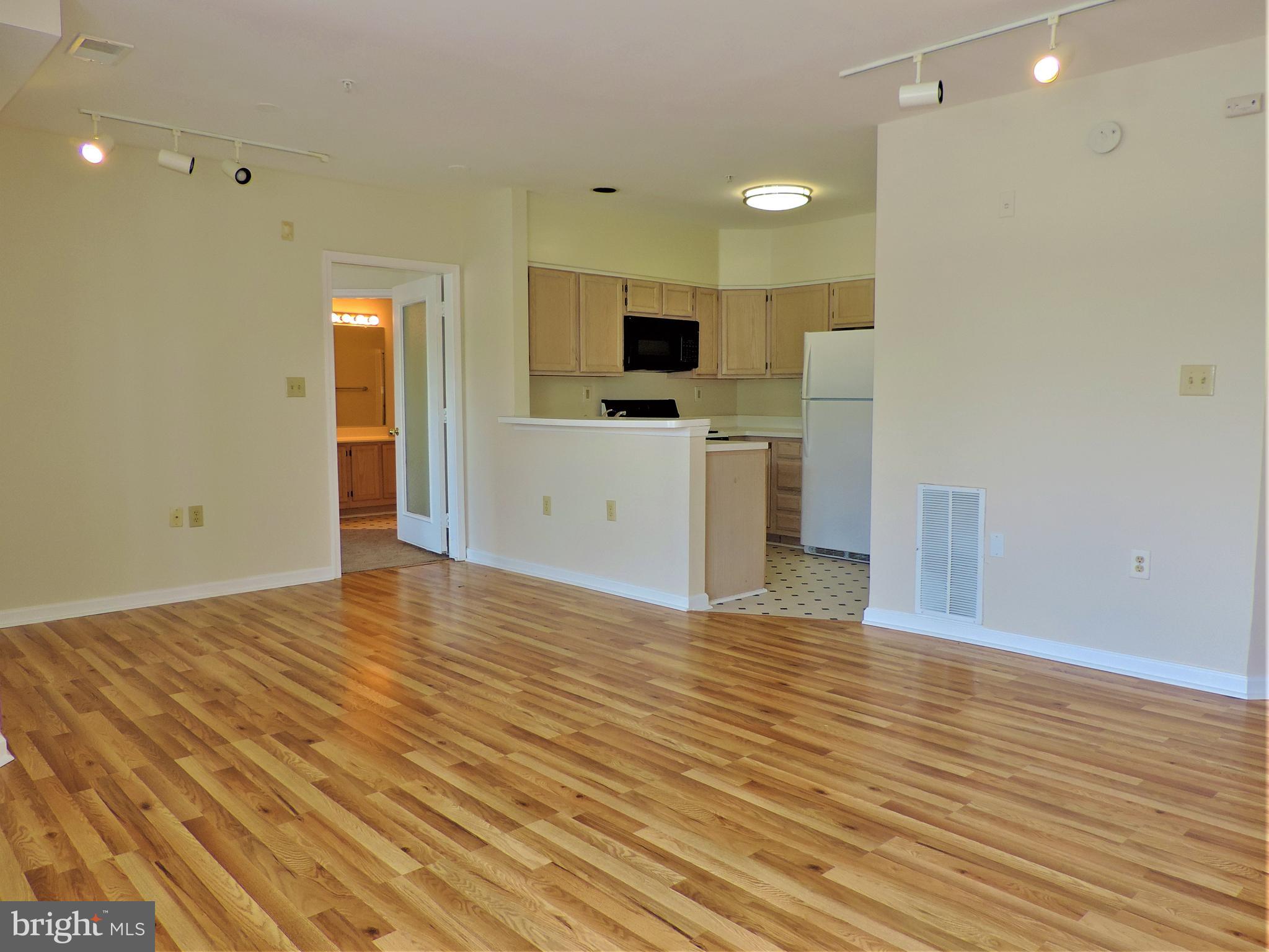 SAYBROOKE LANDING AT SEVEN OAKS CONDOMINIUM - Residential