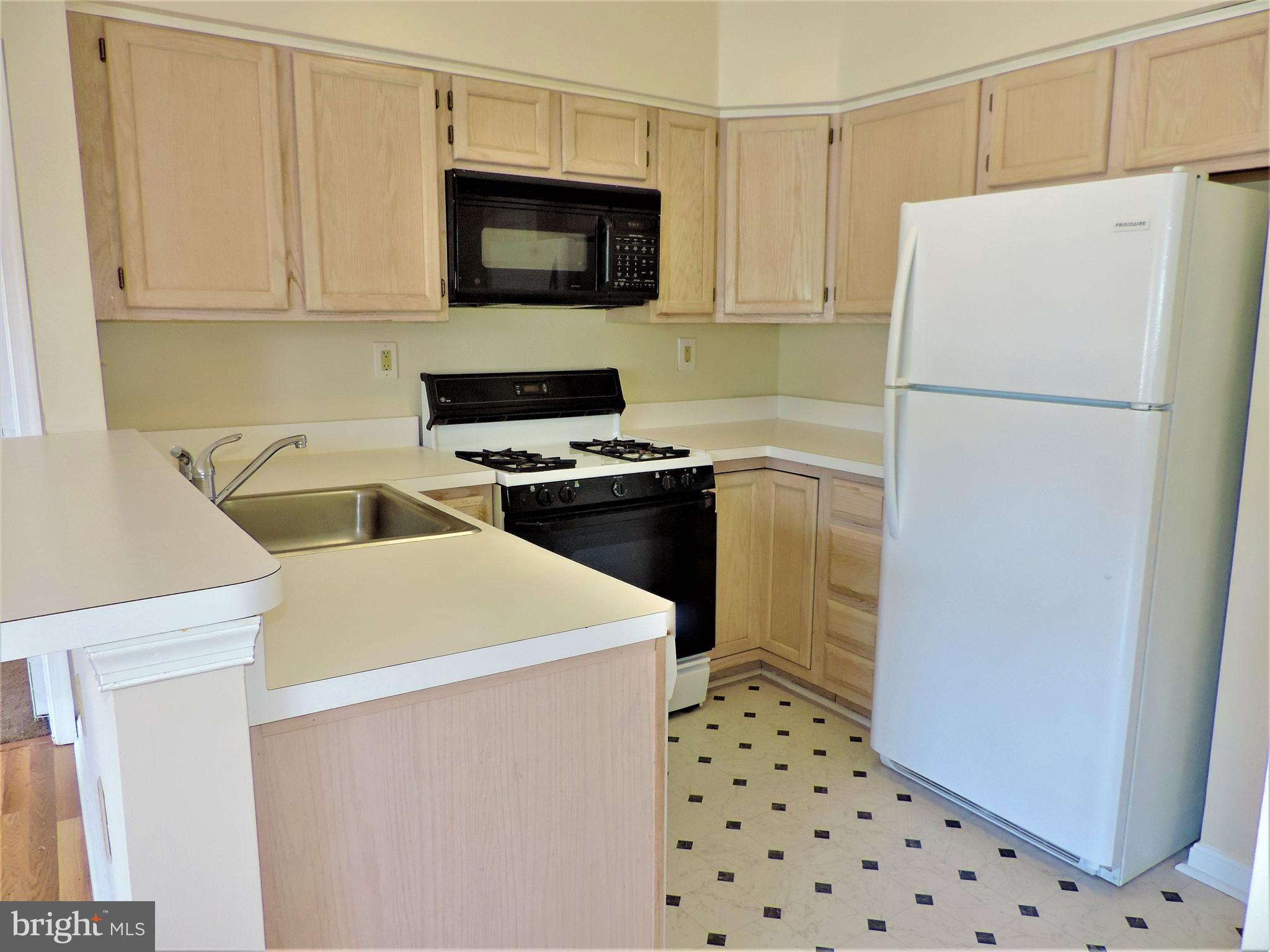 SAYBROOKE LANDING AT SEVEN OAKS CONDOMINIUM - Residential