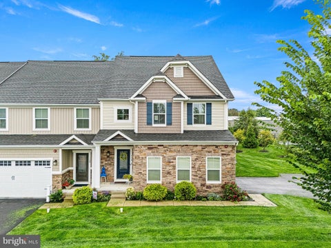Townhouse For Sale - 718 Cascade Way<br/> KENNETT SQUARE, PA 19348