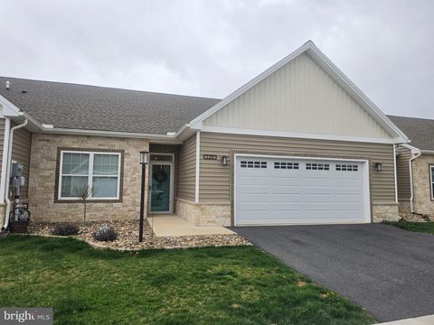 Townhouse For Sale - 120 Cardinal Drive Dr<br/> Cumberland County, SHIPPENSBURG, PA 17257