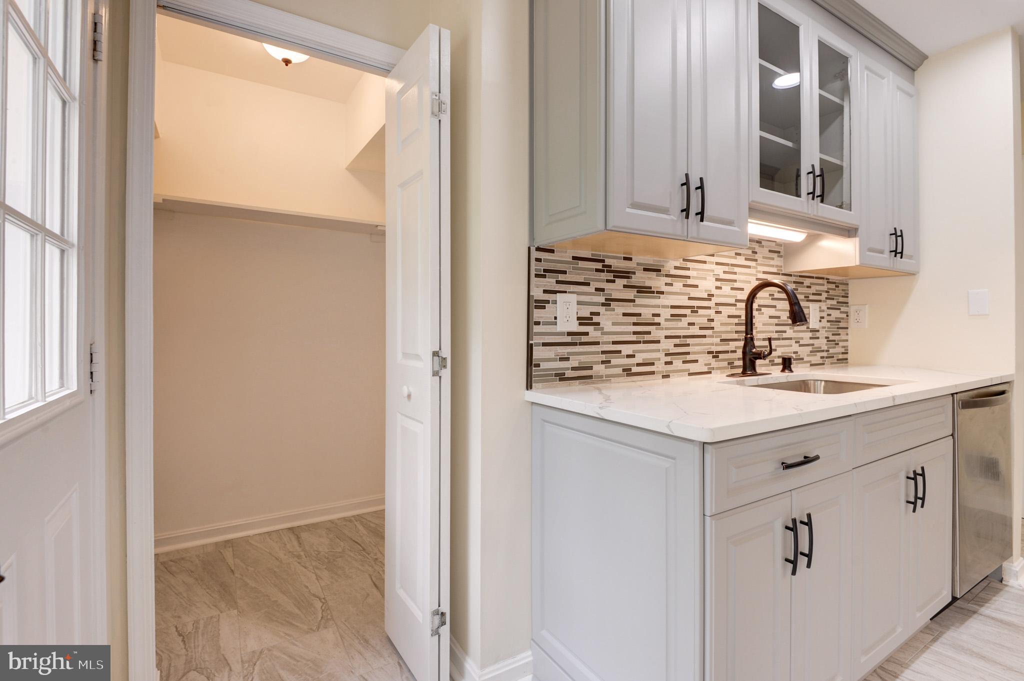 LOVETTSVILLE - Residential