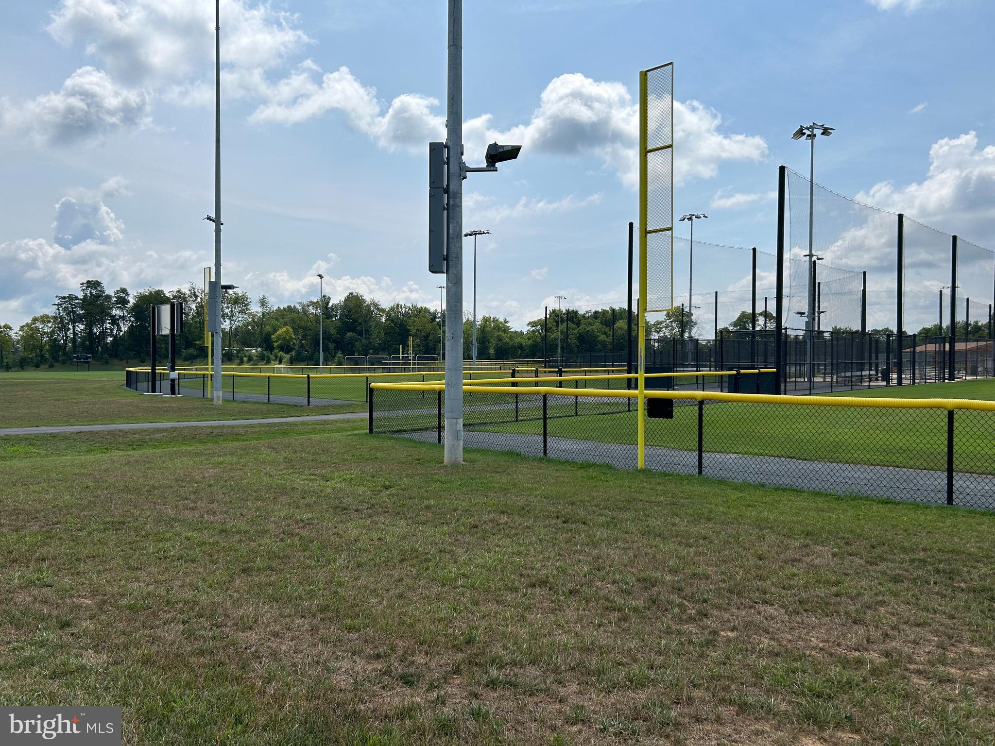 LOVETTSVILLE - Residential