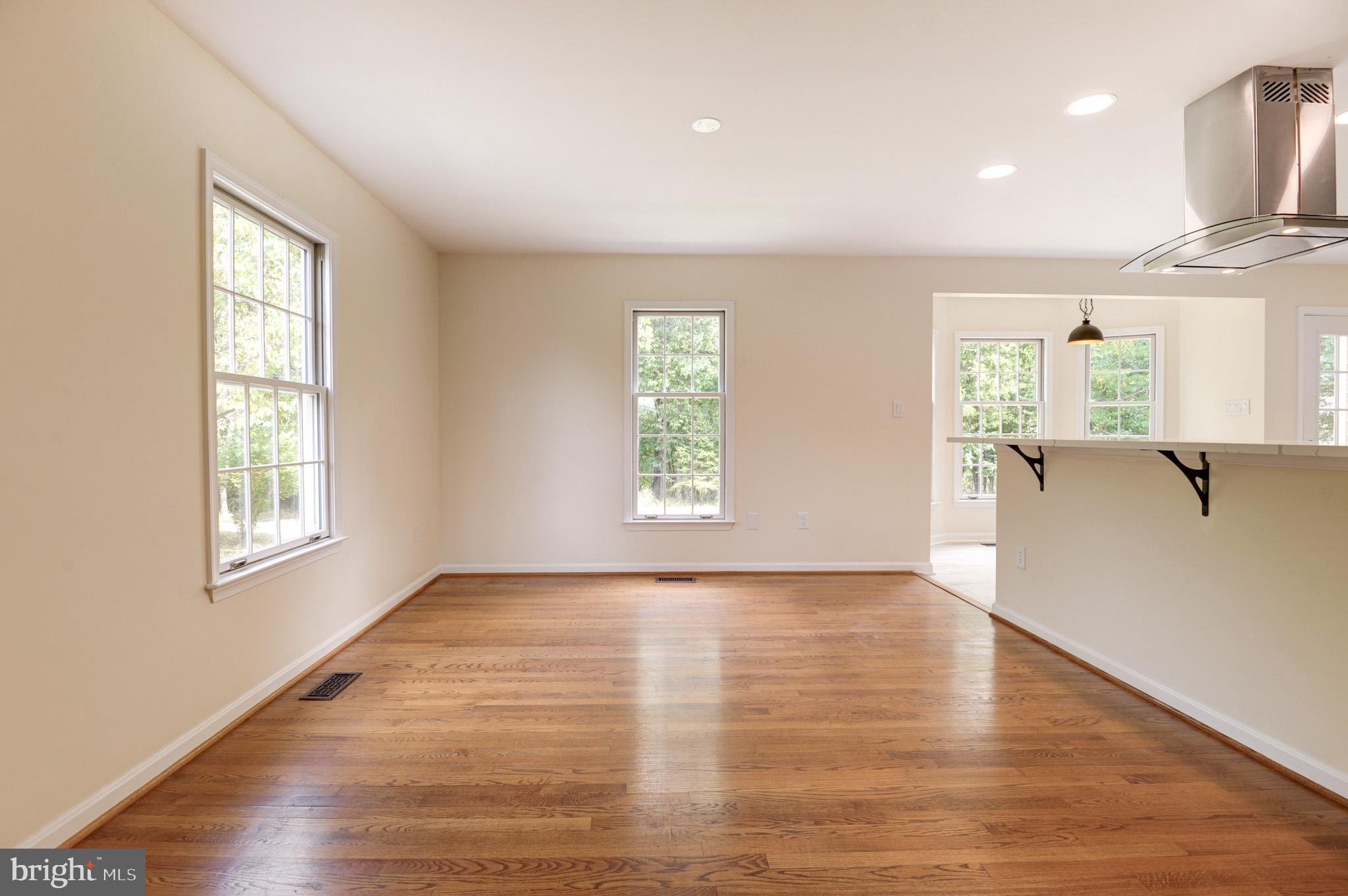 LOVETTSVILLE - Residential