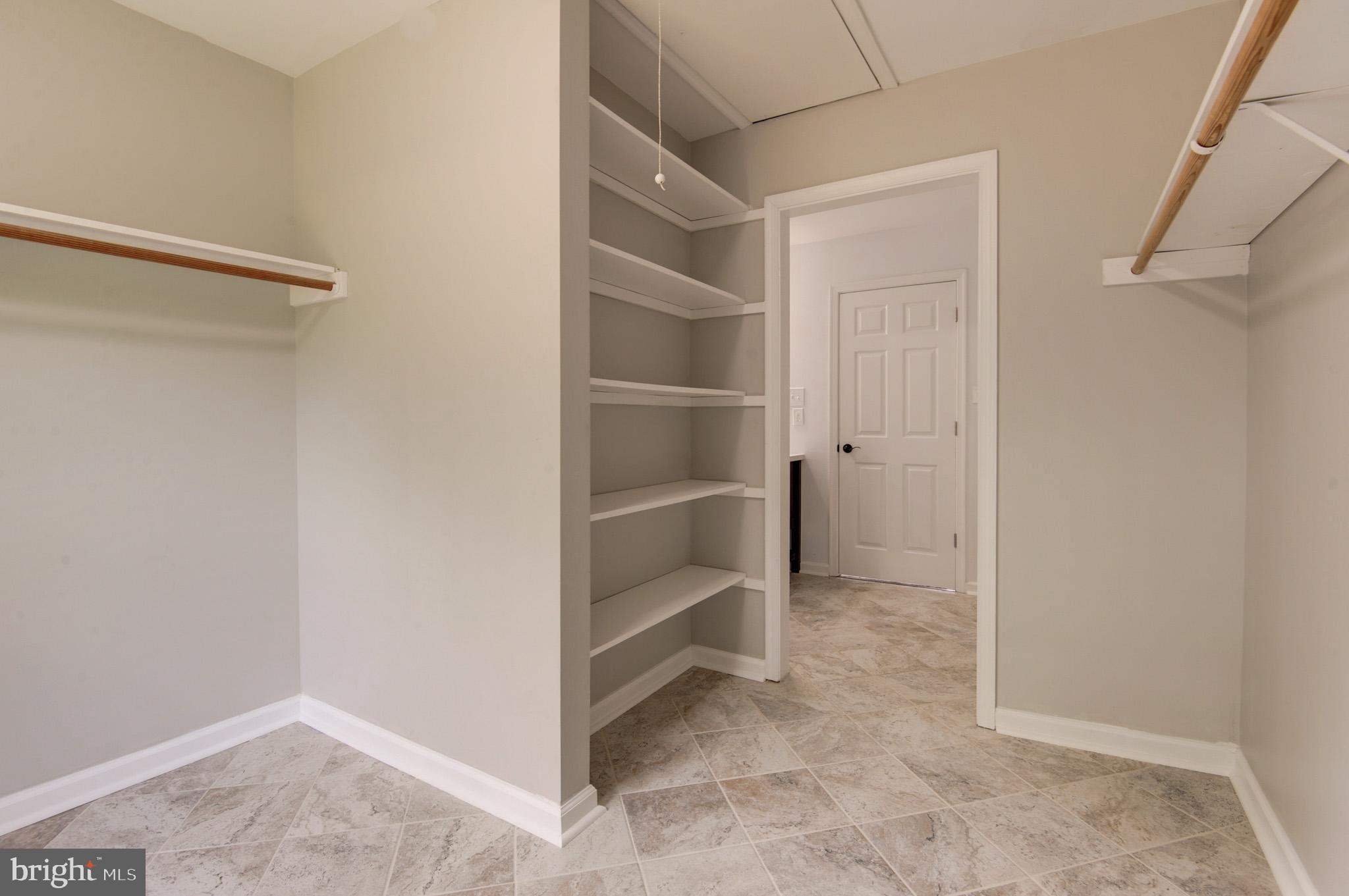 LOVETTSVILLE - Residential