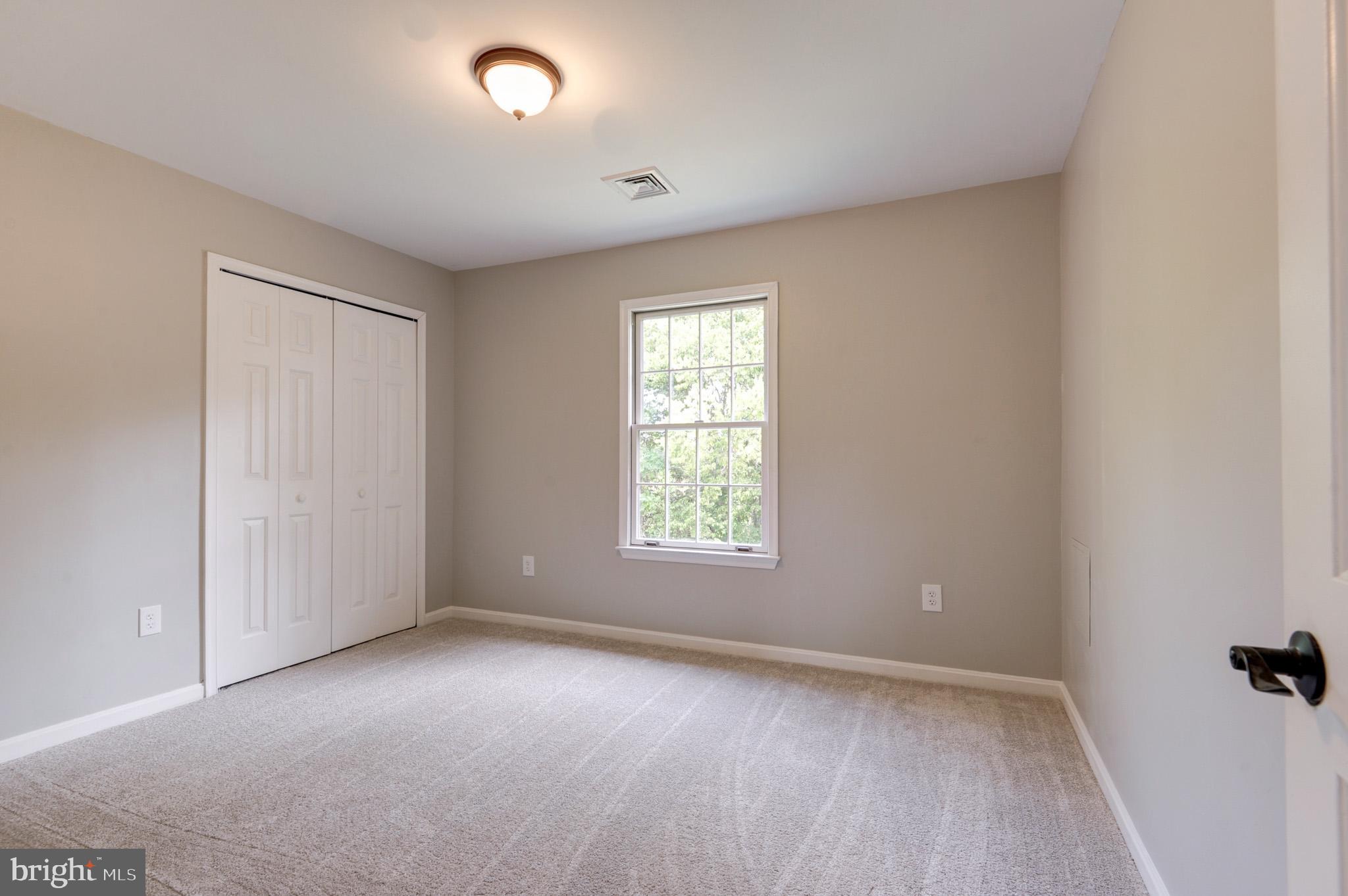 LOVETTSVILLE - Residential