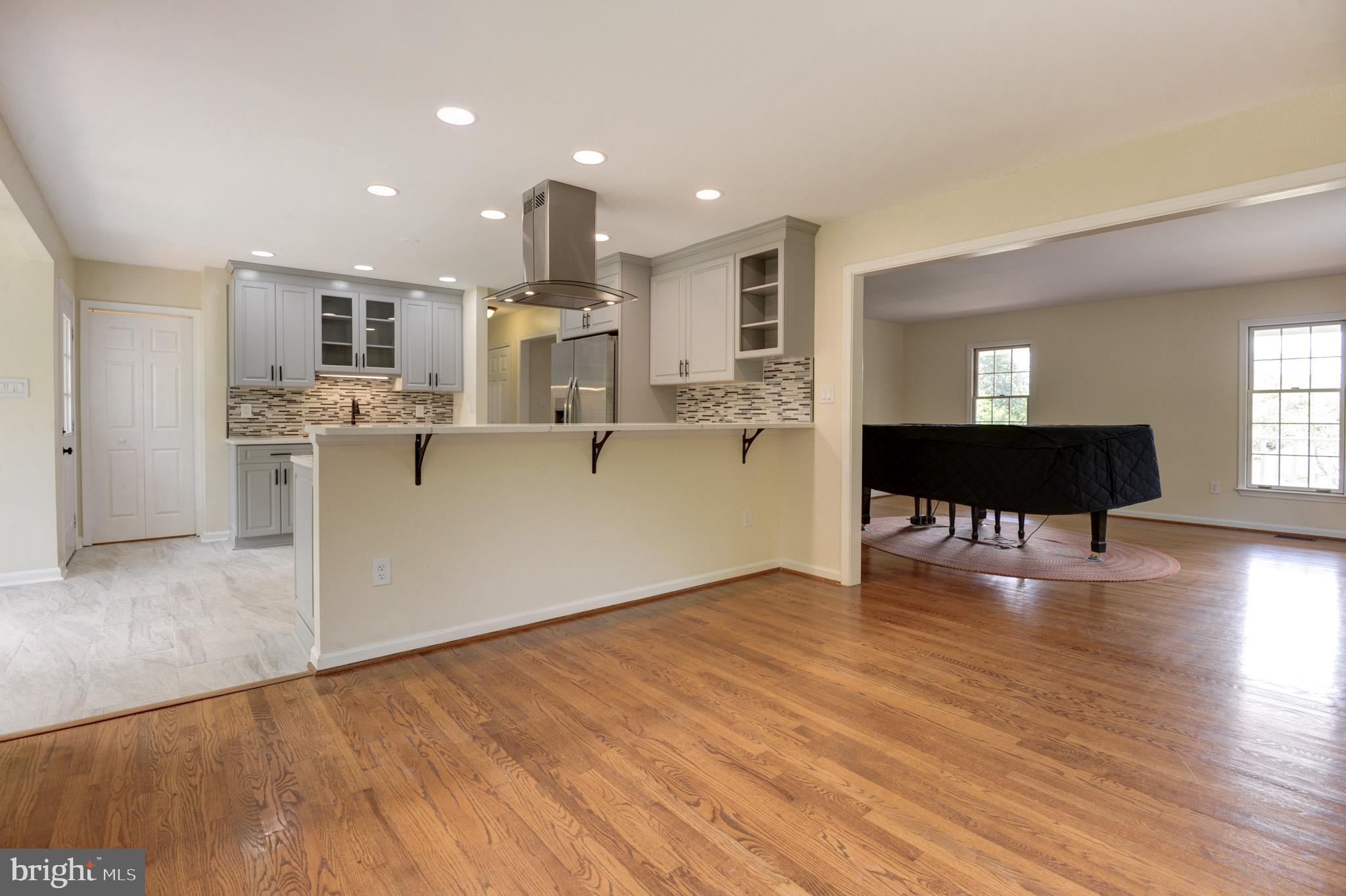 LOVETTSVILLE - Residential