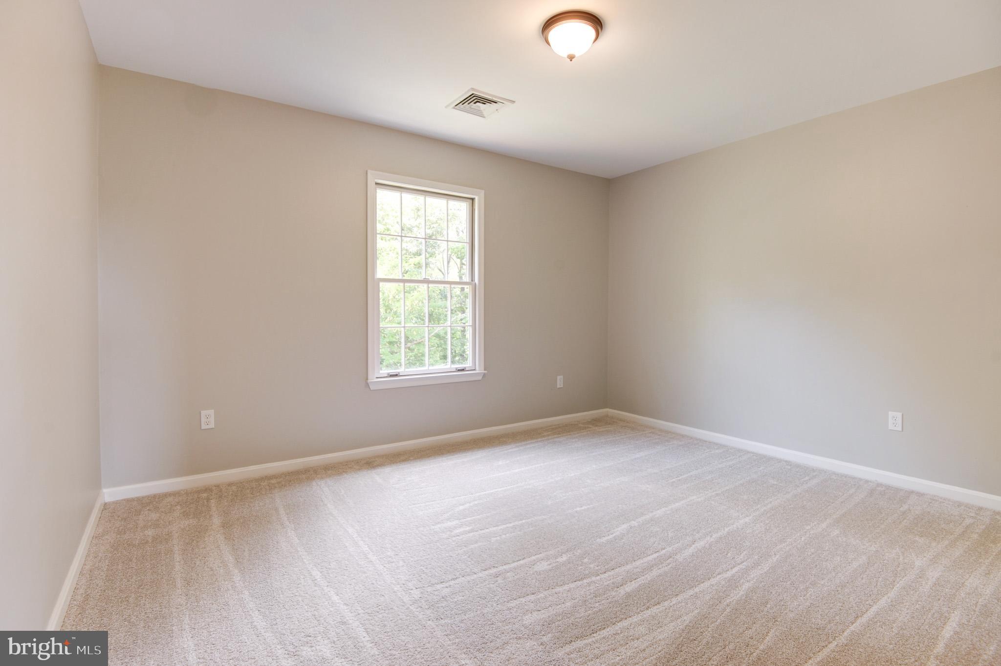 LOVETTSVILLE - Residential