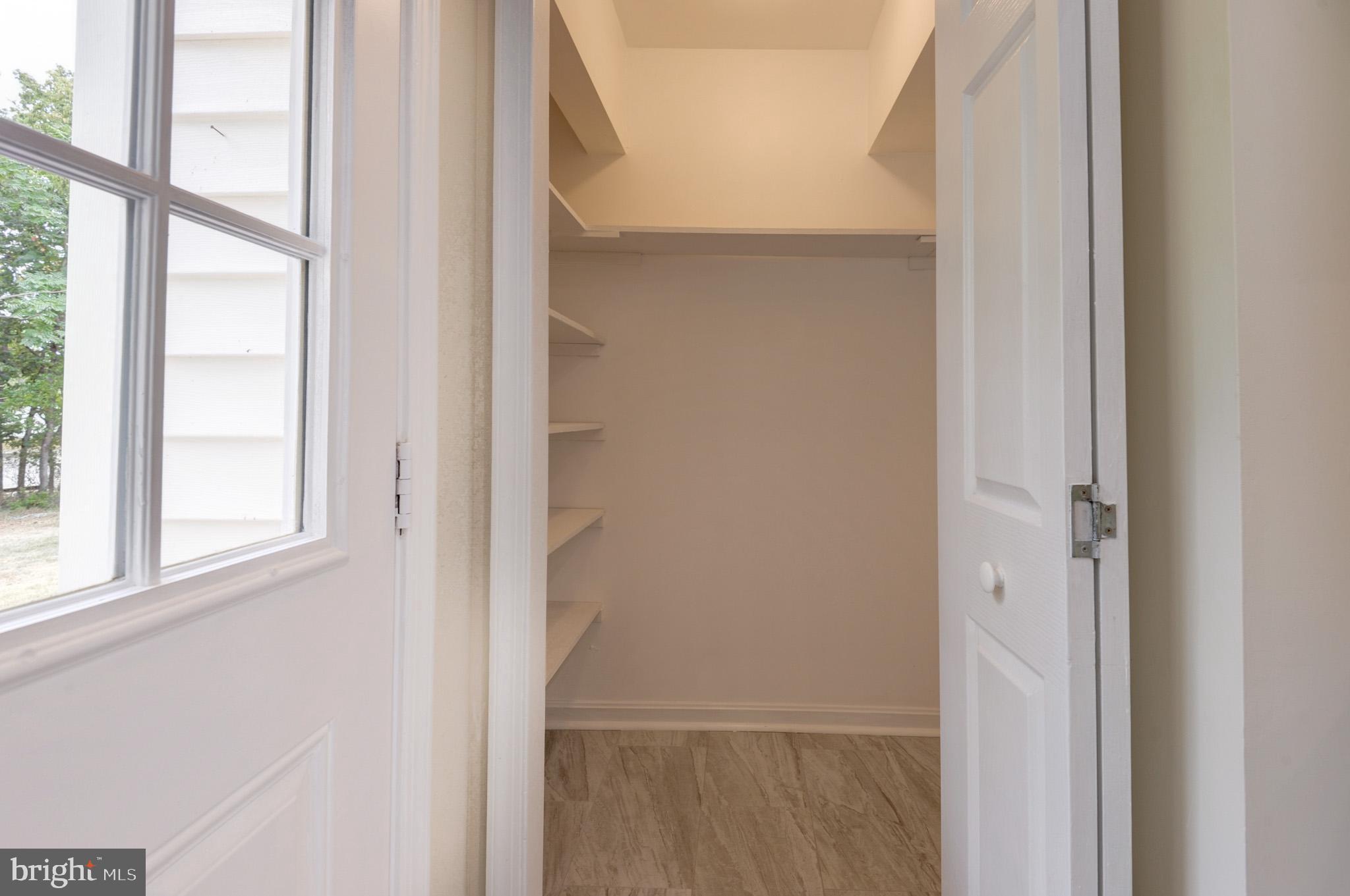 LOVETTSVILLE - Residential