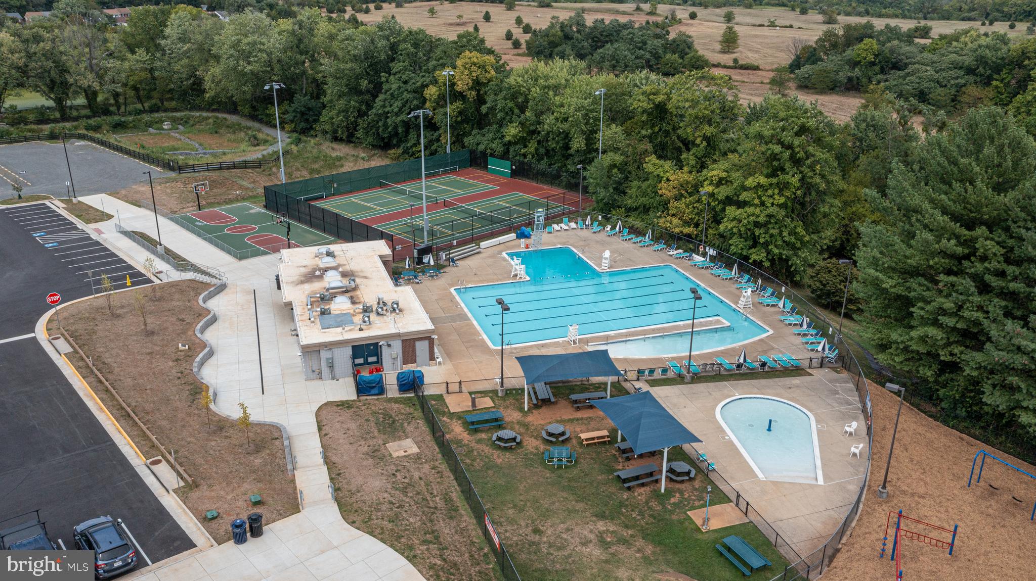 LOVETTSVILLE - Residential