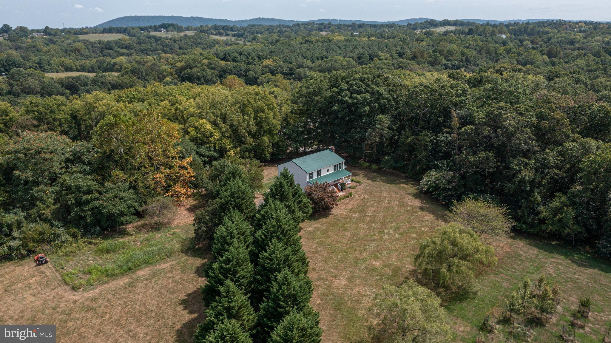 LOVETTSVILLE - Residential