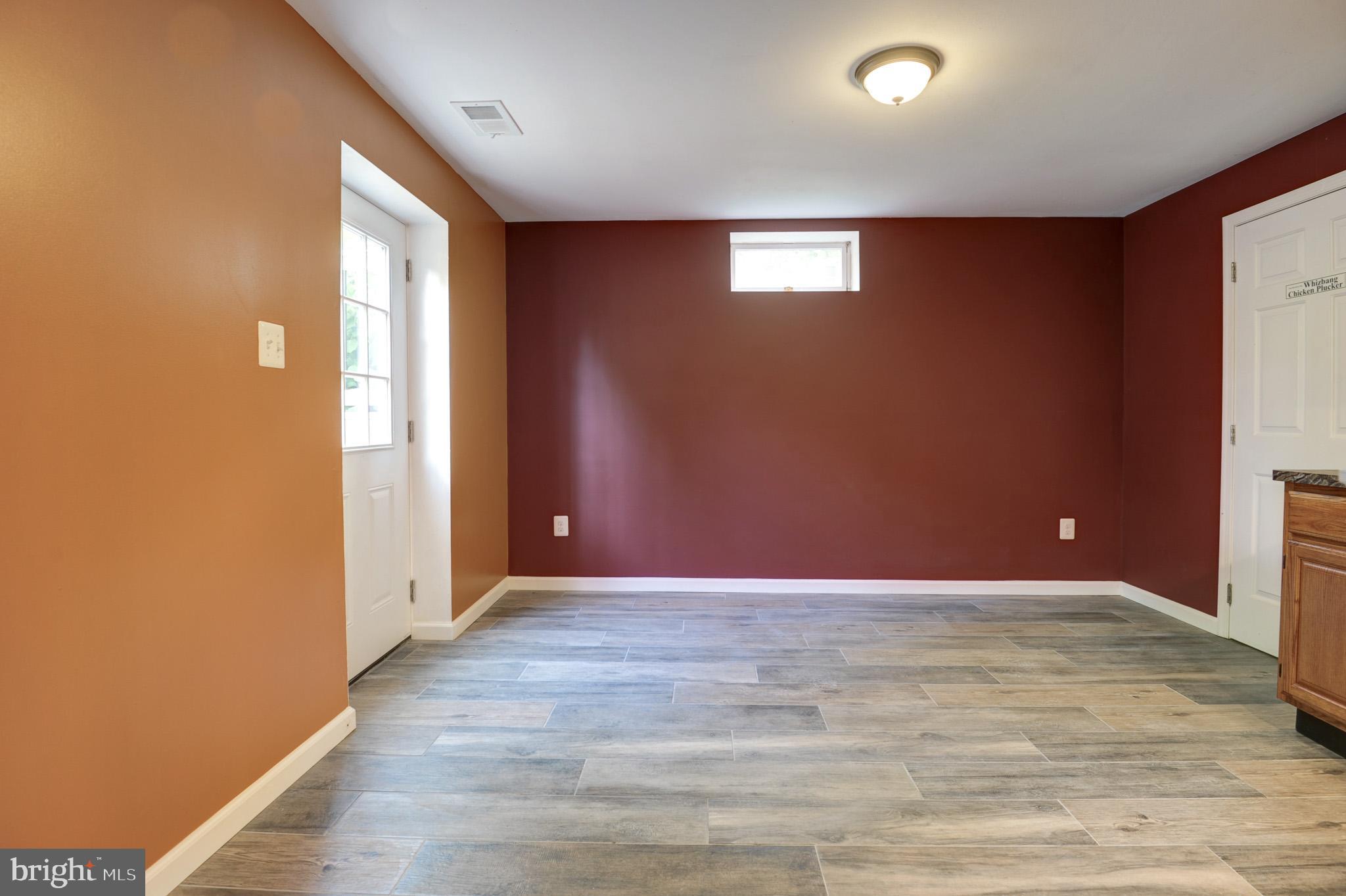 LOVETTSVILLE - Residential