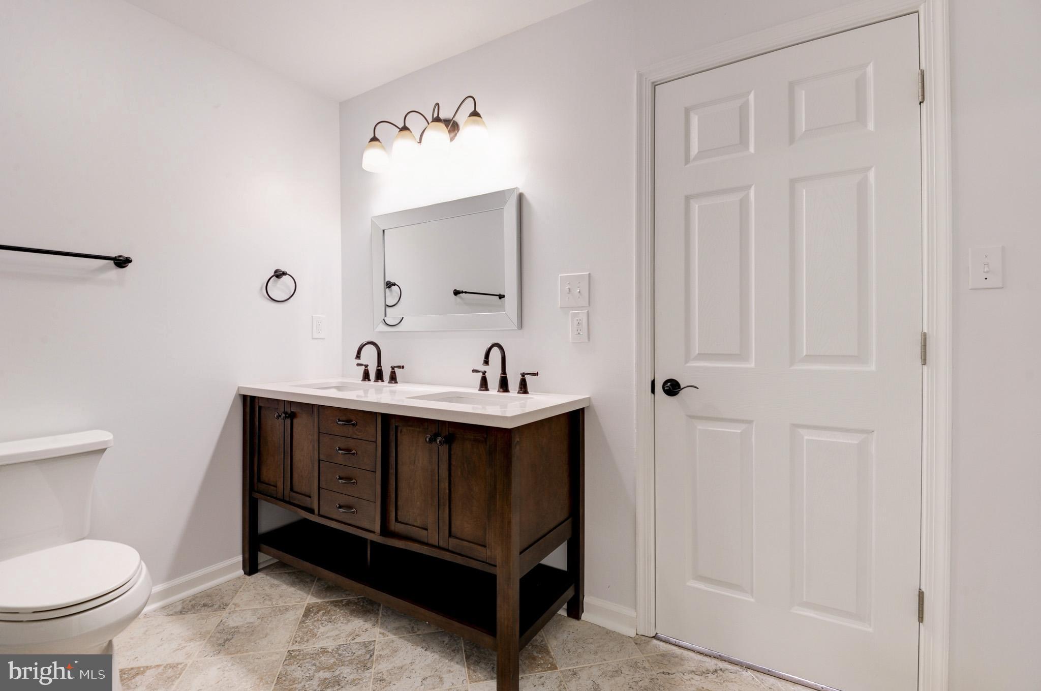 LOVETTSVILLE - Residential