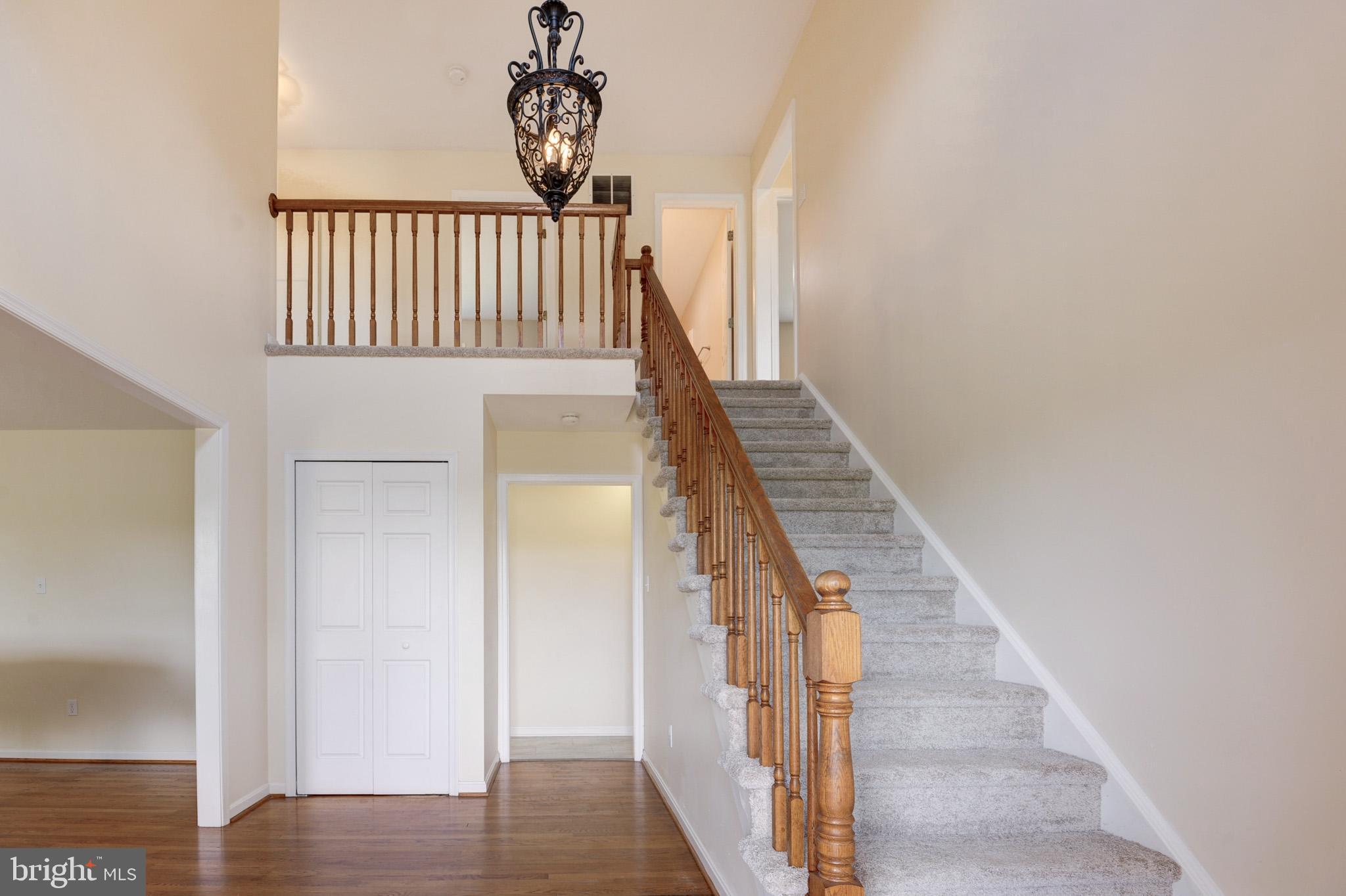 LOVETTSVILLE - Residential