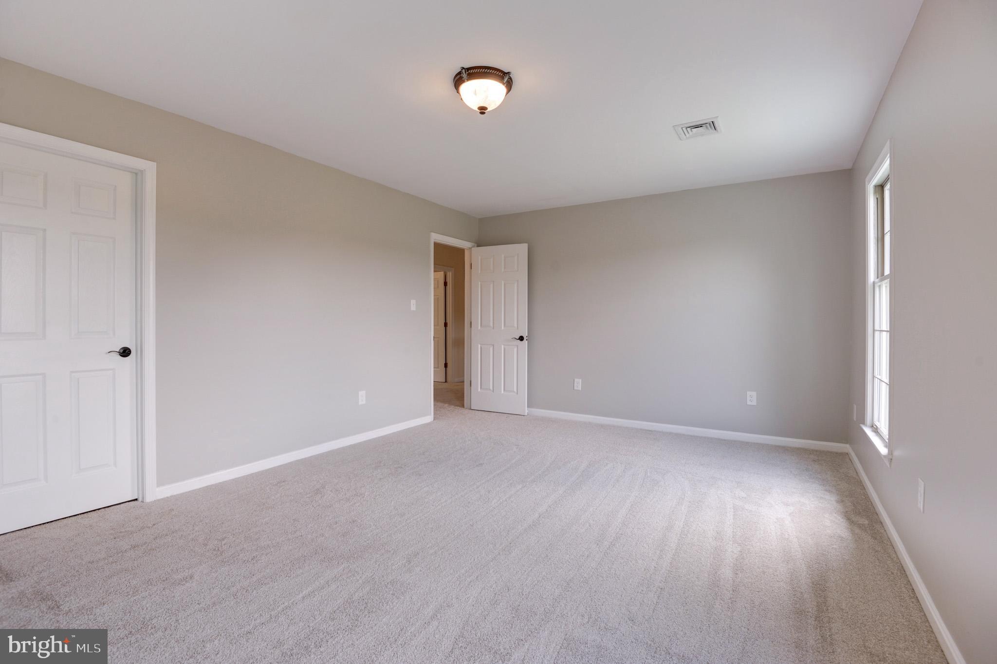 LOVETTSVILLE - Residential