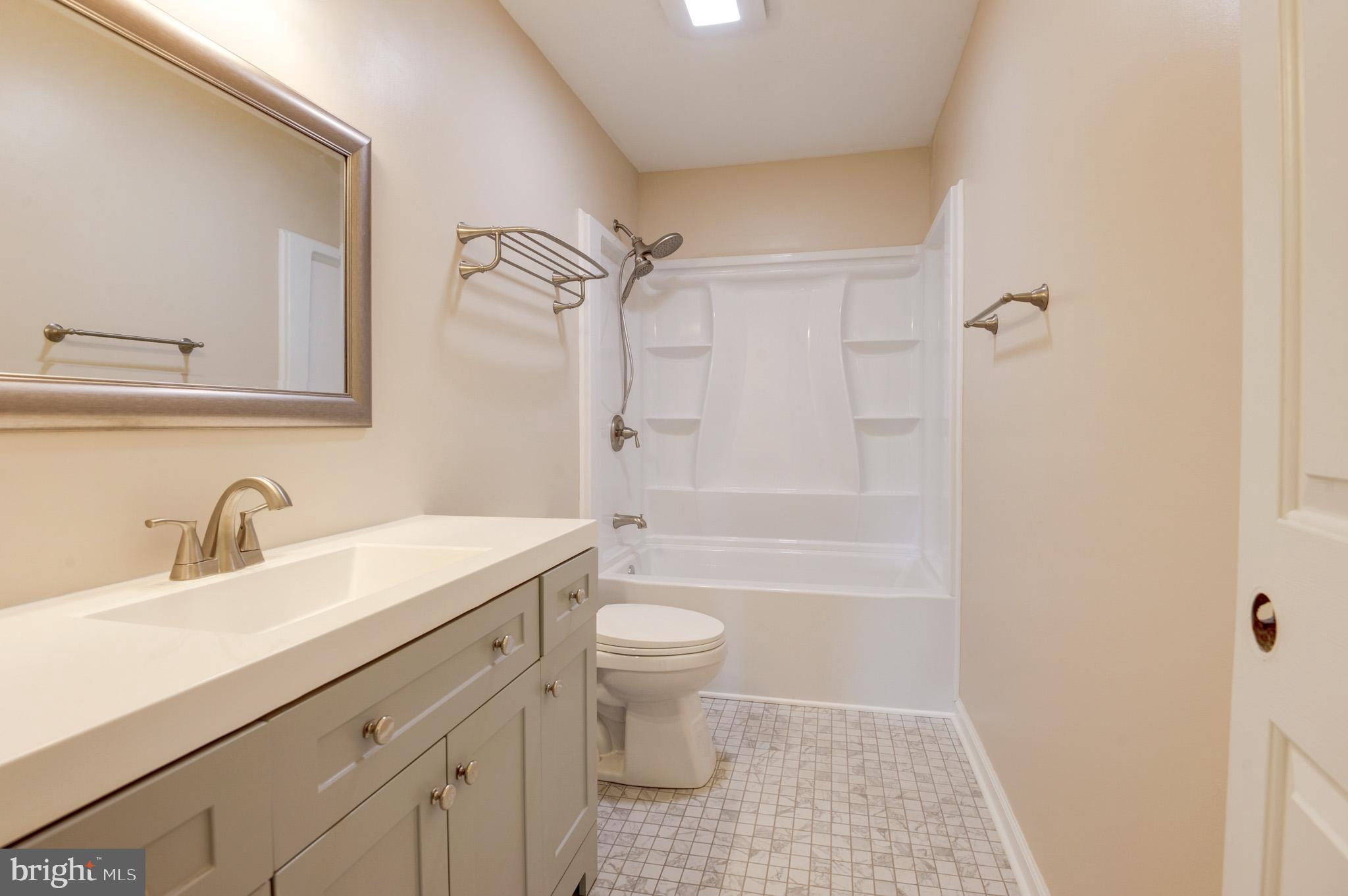 LOVETTSVILLE - Residential