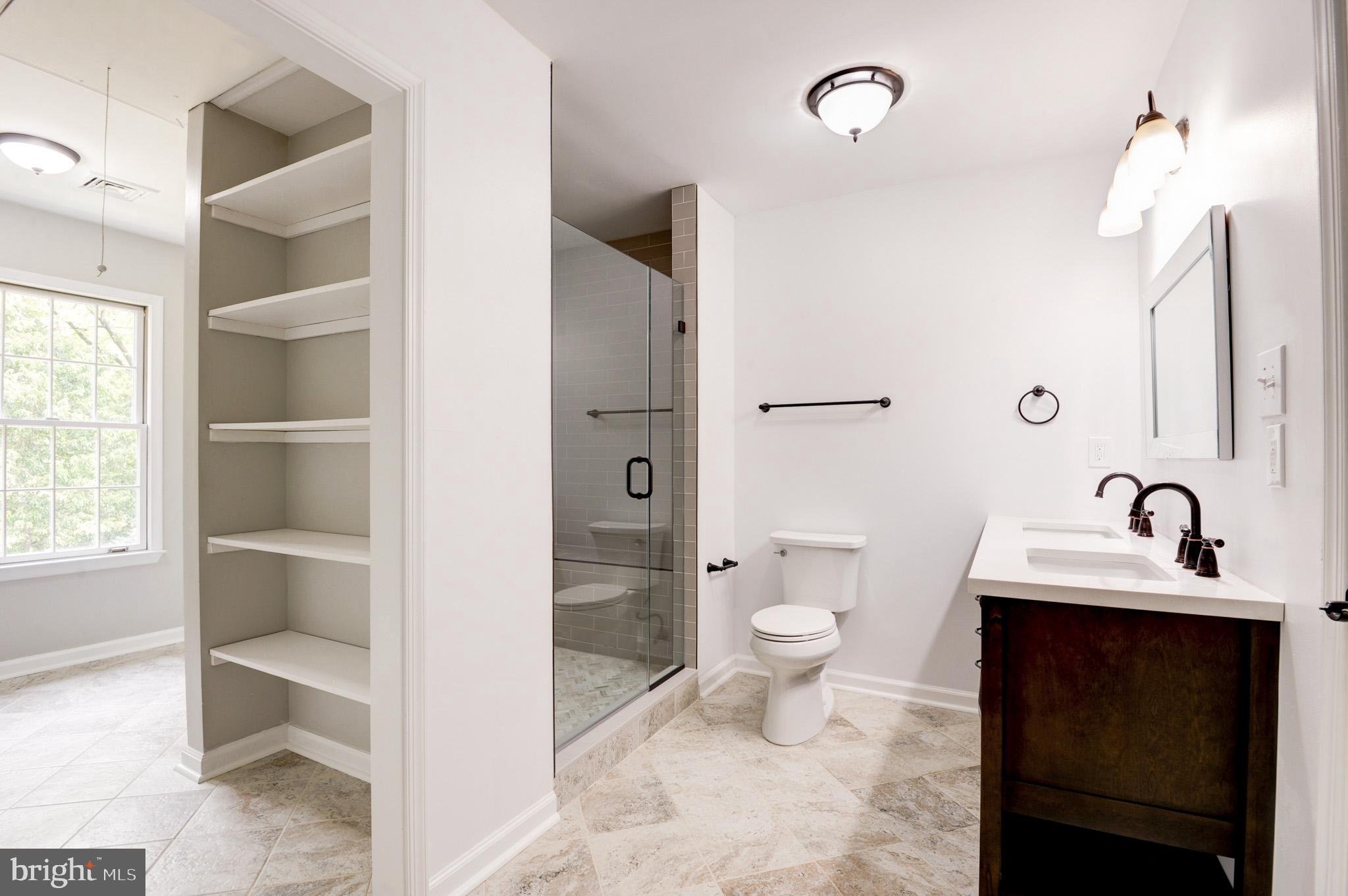 LOVETTSVILLE - Residential