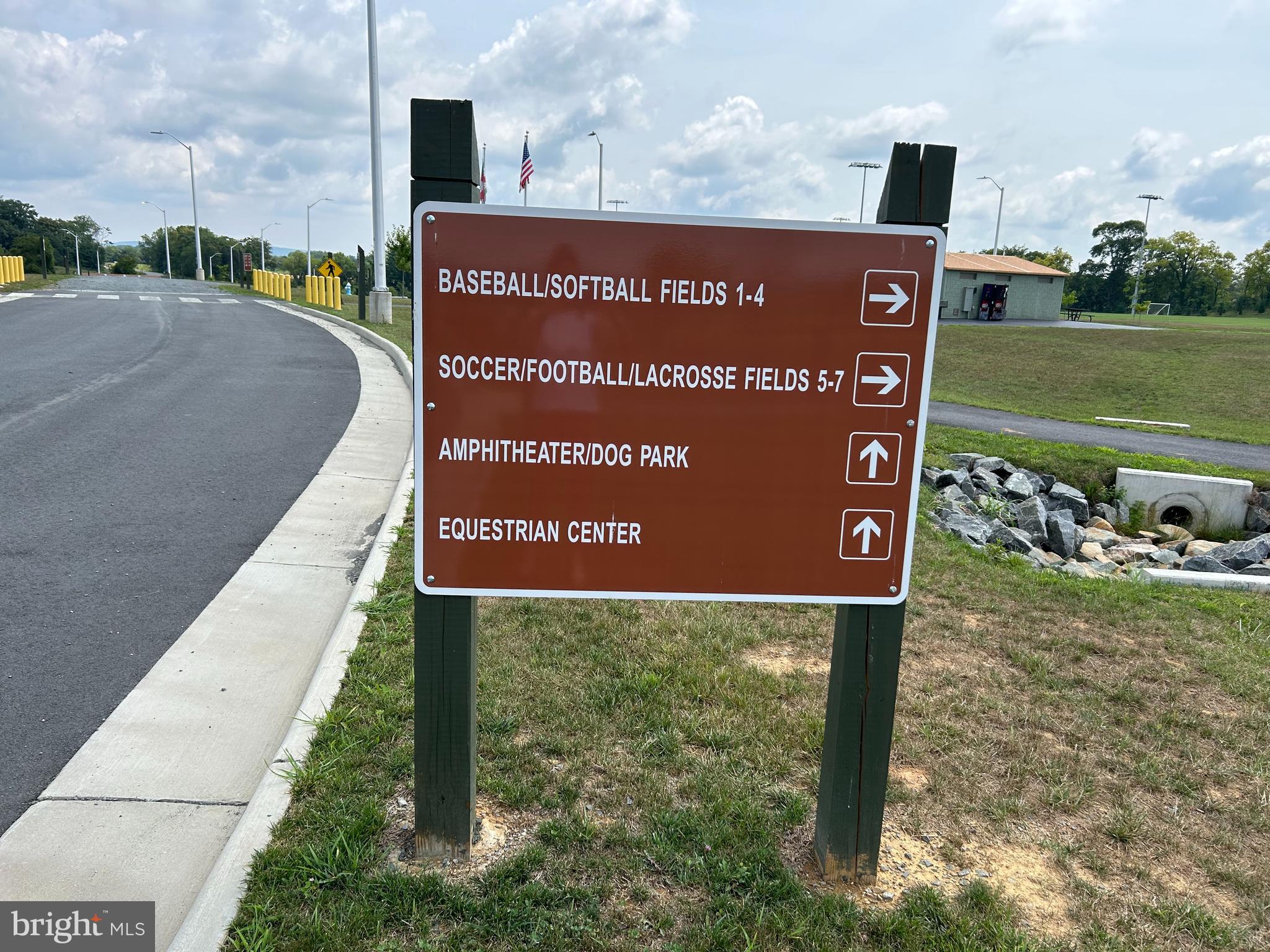 LOVETTSVILLE - Residential