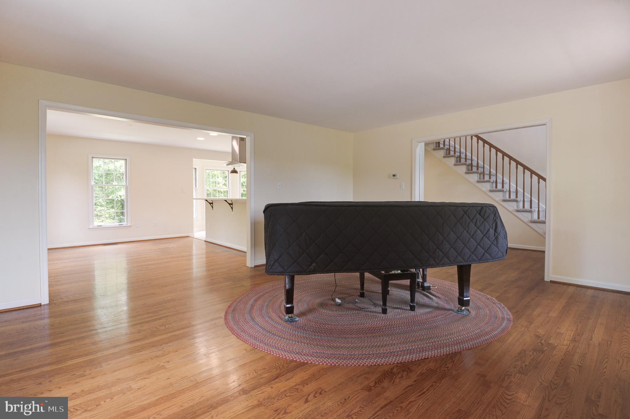 LOVETTSVILLE - Residential