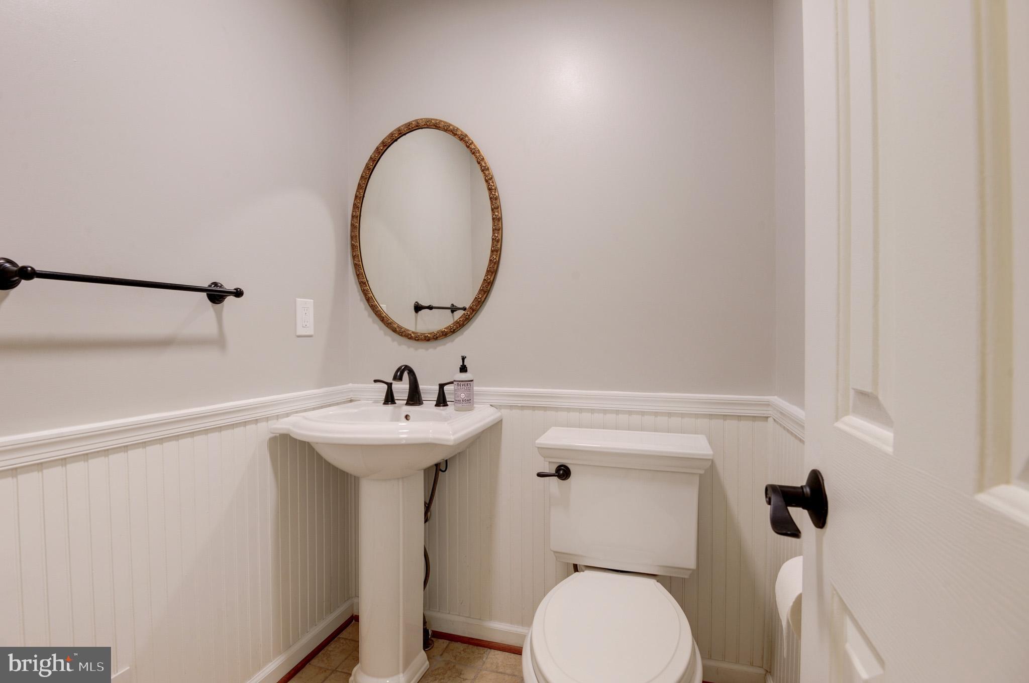 LOVETTSVILLE - Residential