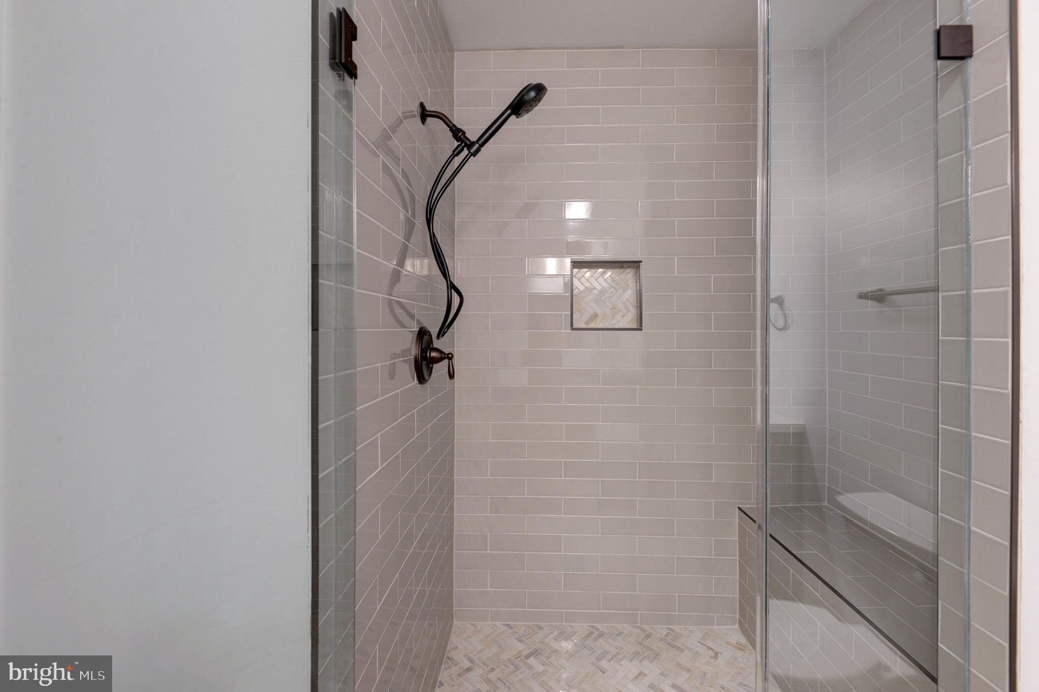 LOVETTSVILLE - Residential