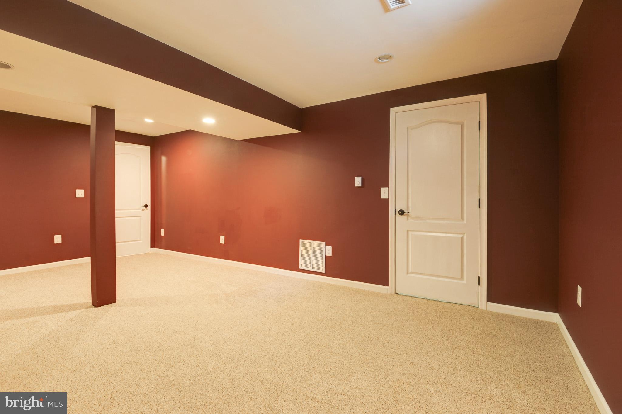 LOVETTSVILLE - Residential