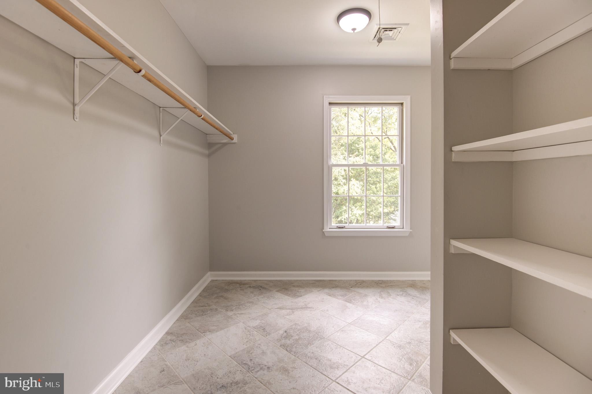 LOVETTSVILLE - Residential