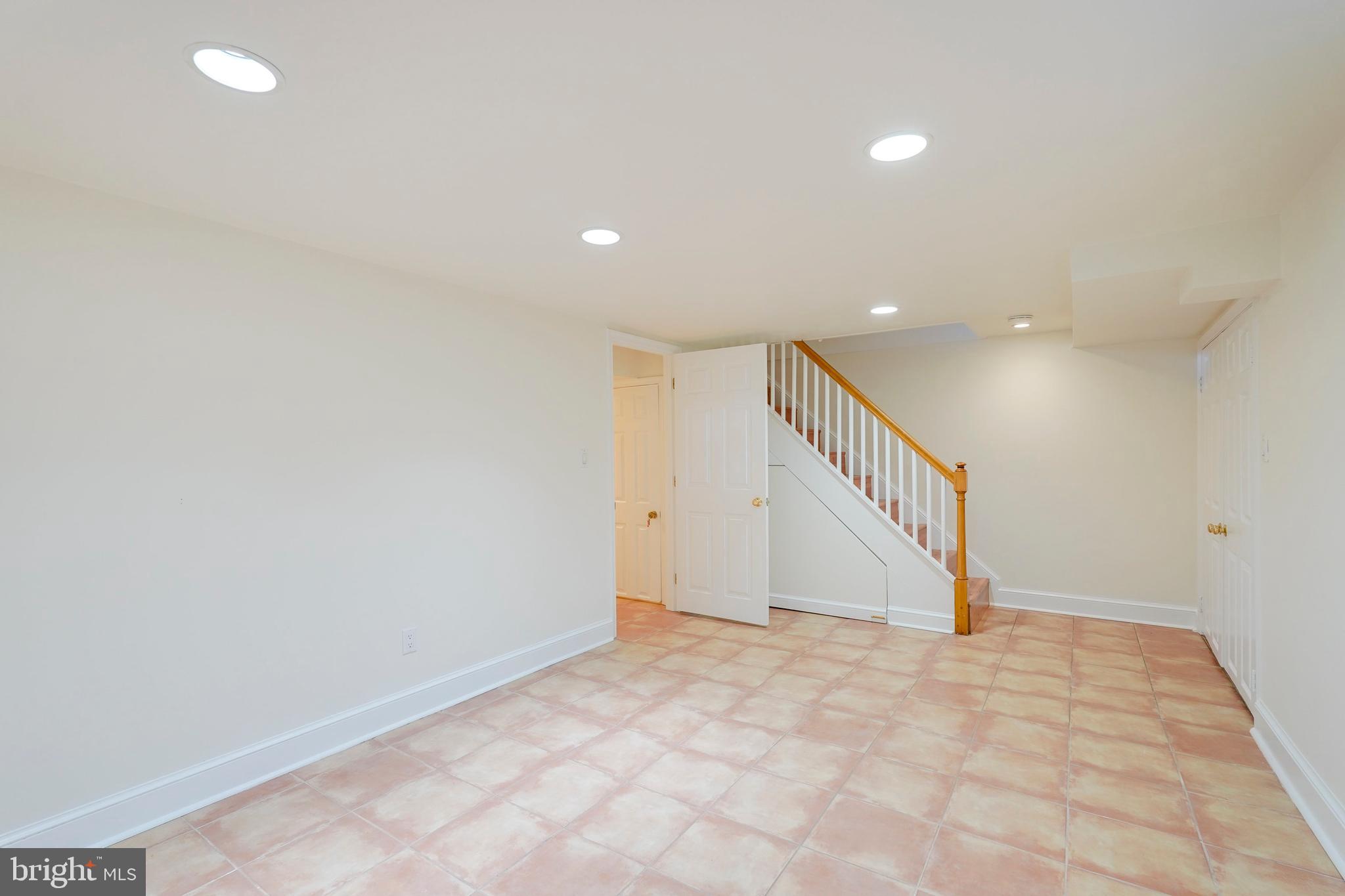 GREENWICH FOREST - Residential