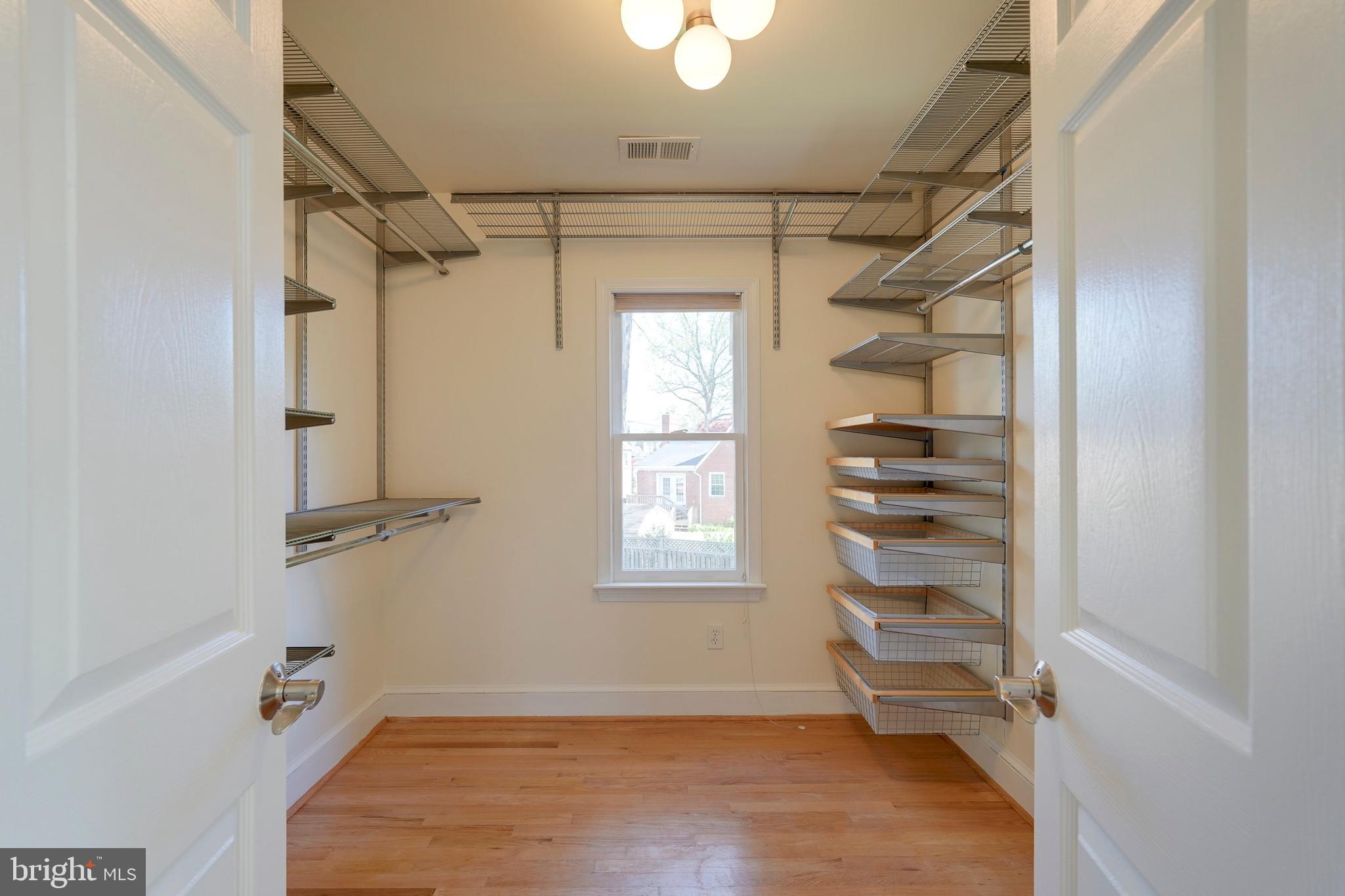 GREENWICH FOREST - Residential