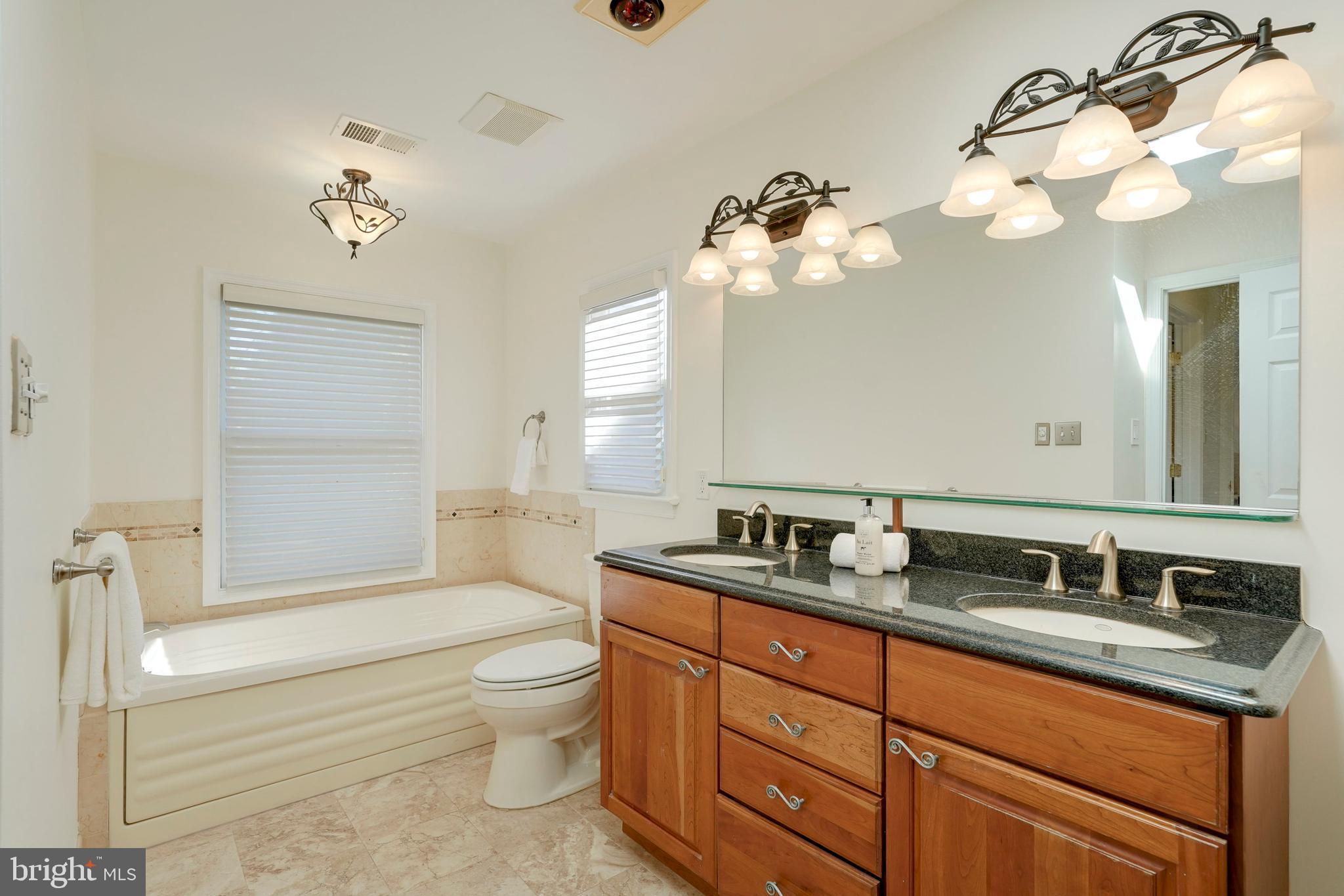 GREENWICH FOREST - Residential