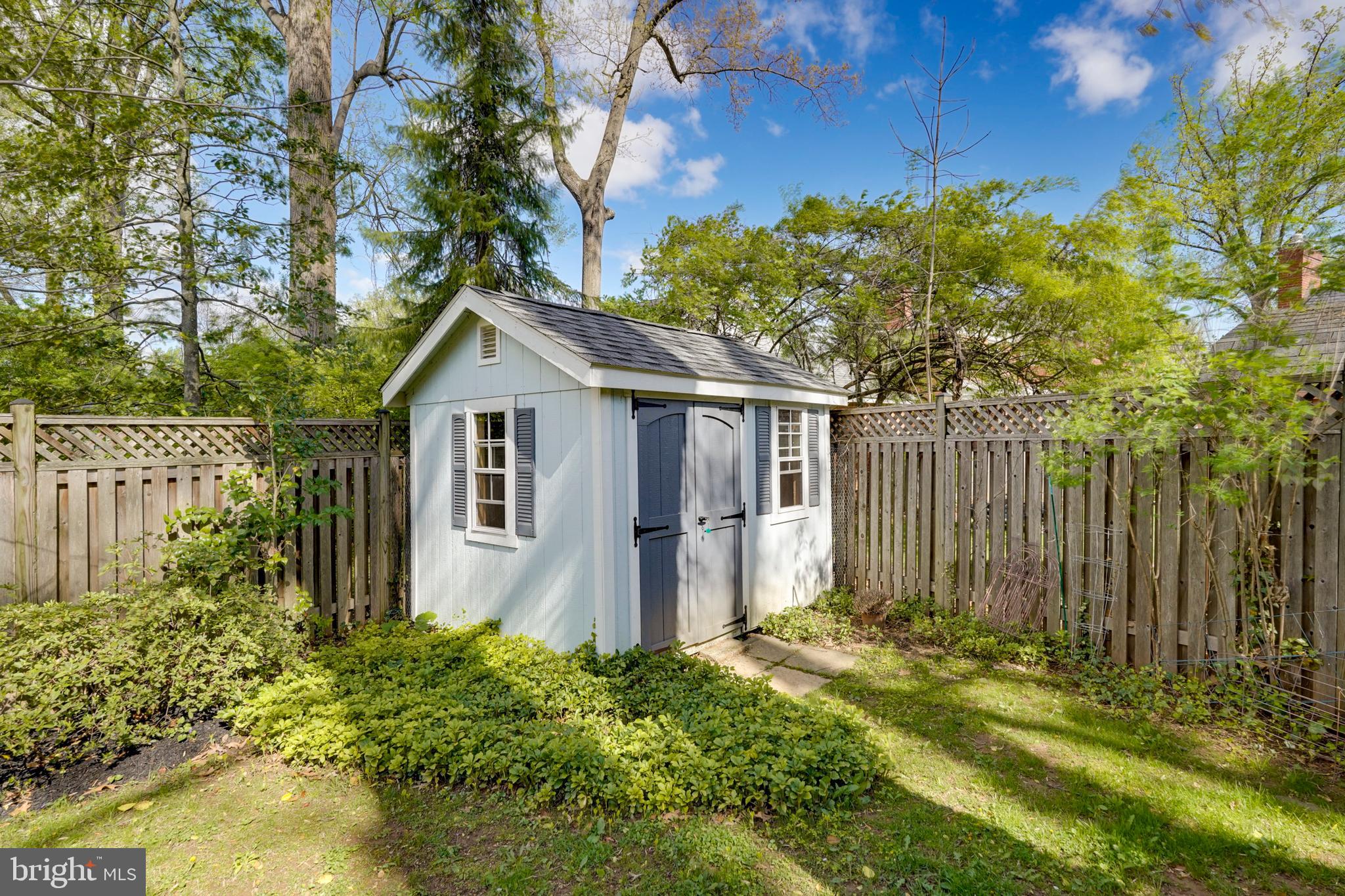 GREENWICH FOREST - Residential