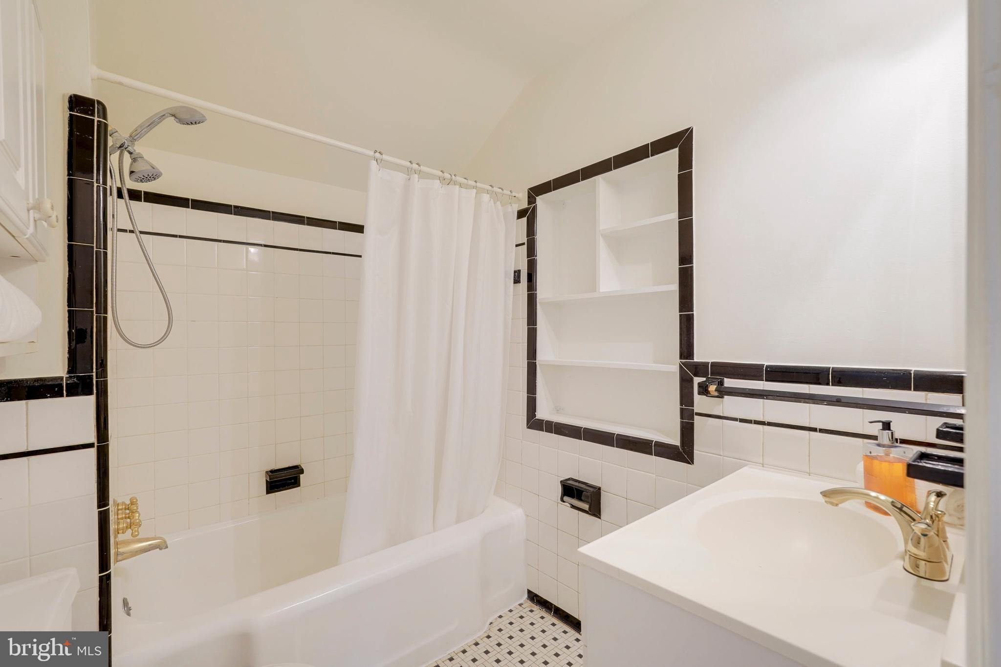 GREENWICH FOREST - Residential