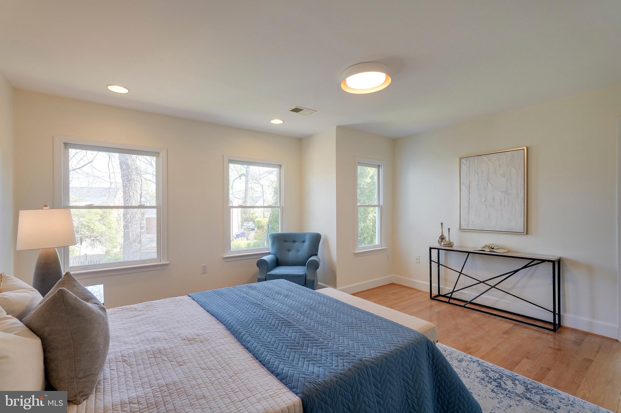 GREENWICH FOREST - Residential