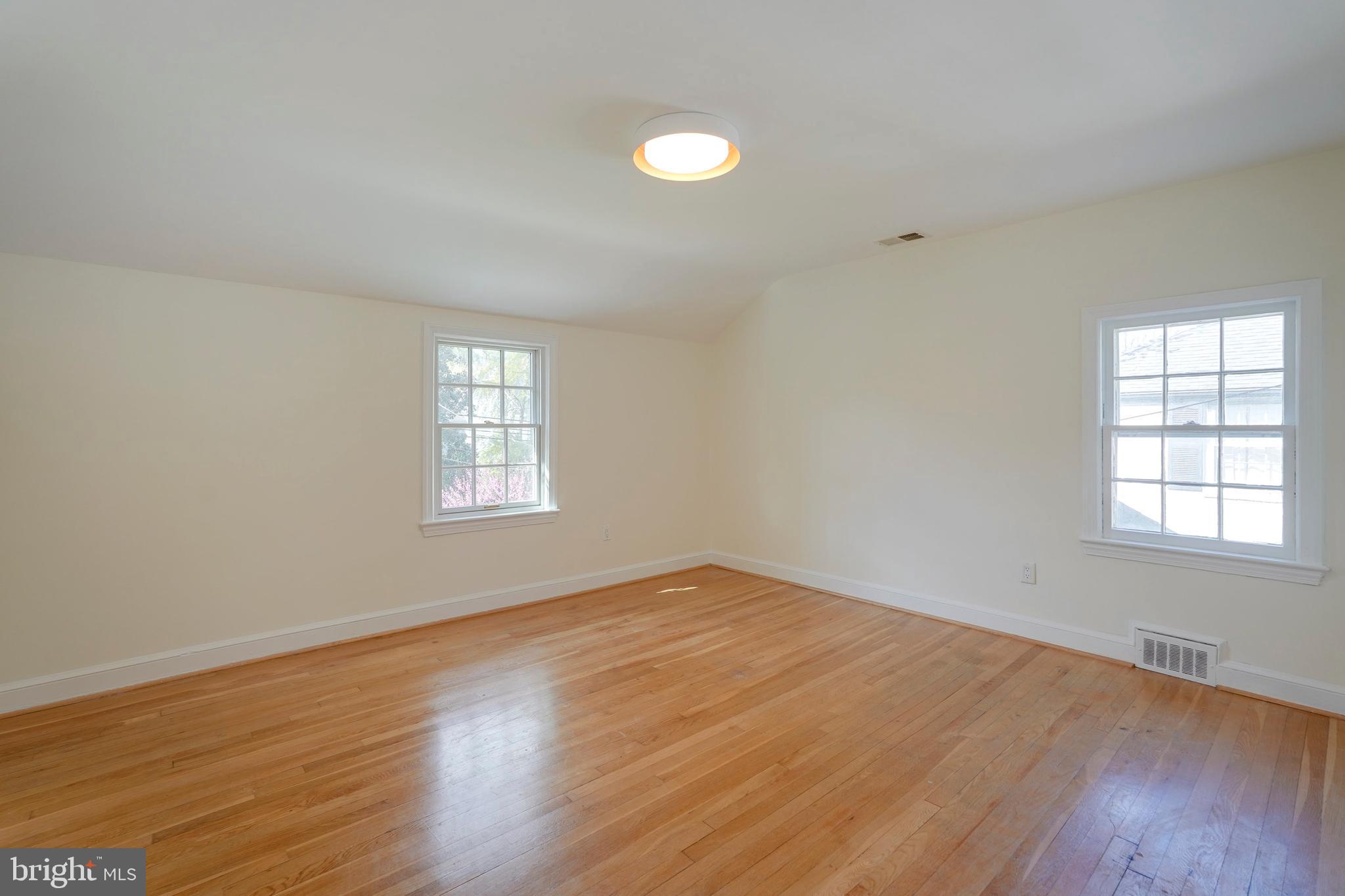 GREENWICH FOREST - Residential