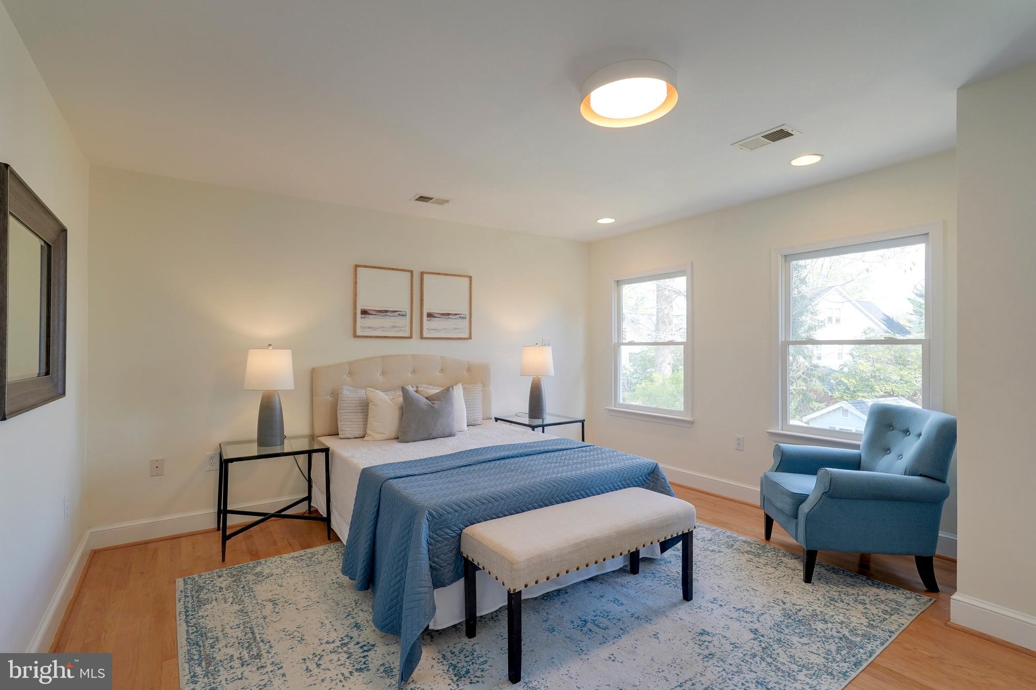 GREENWICH FOREST - Residential