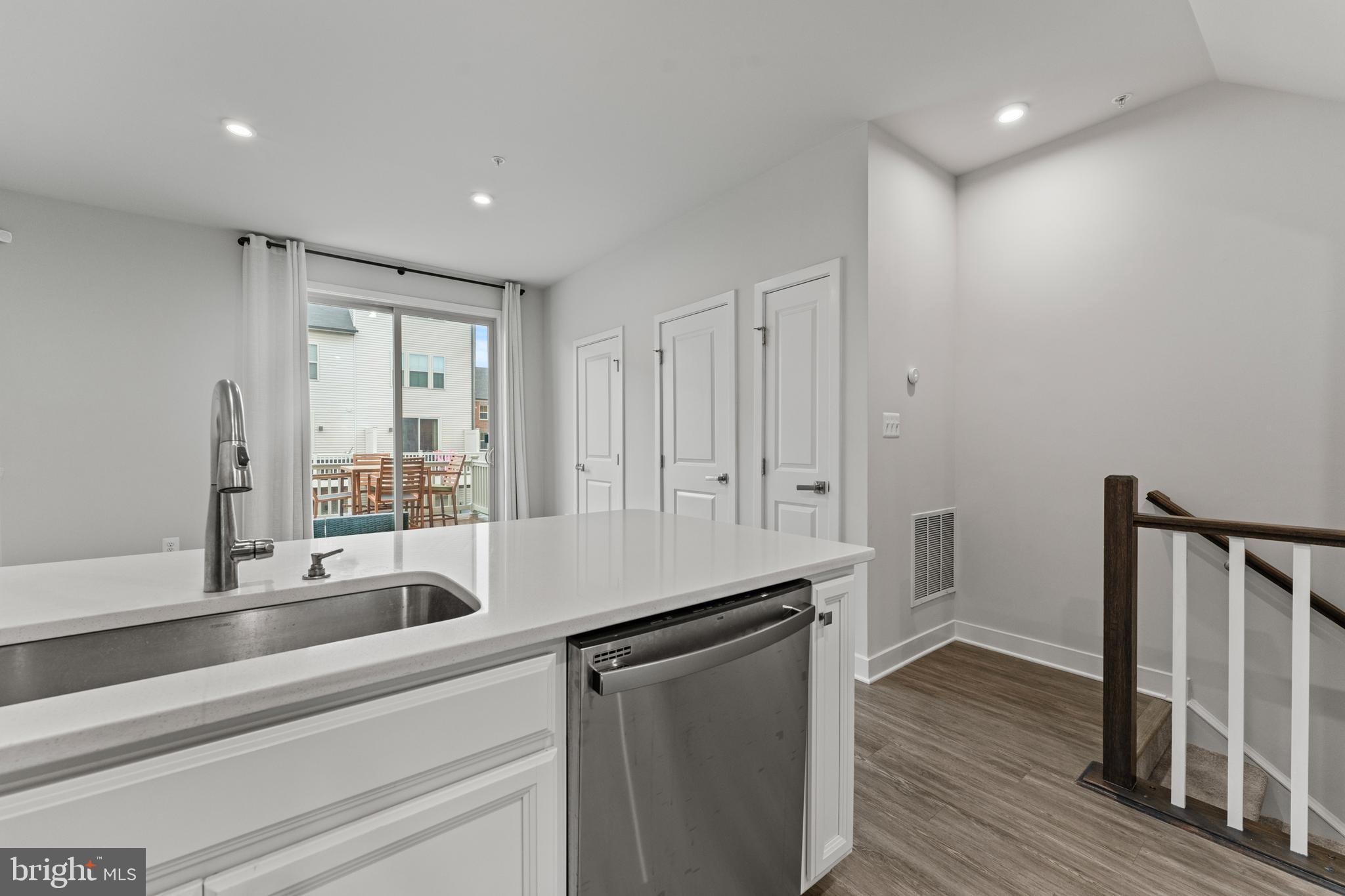 OLDHAM CROSSING - Residential Lease