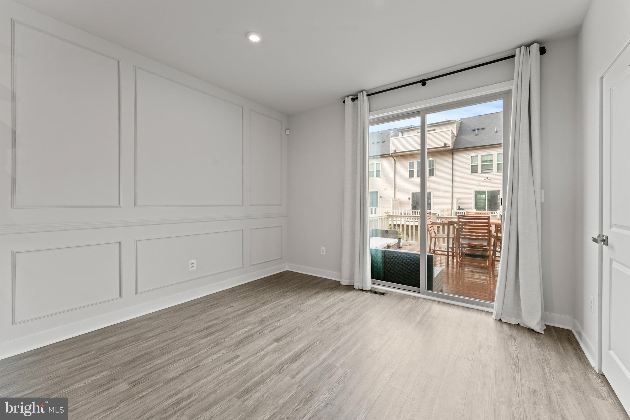 OLDHAM CROSSING - Residential Lease