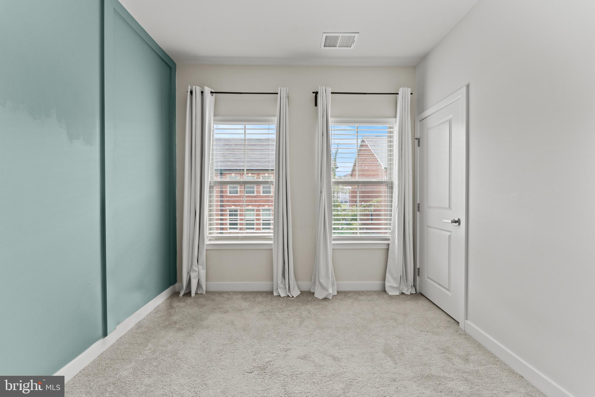 OLDHAM CROSSING - Residential Lease