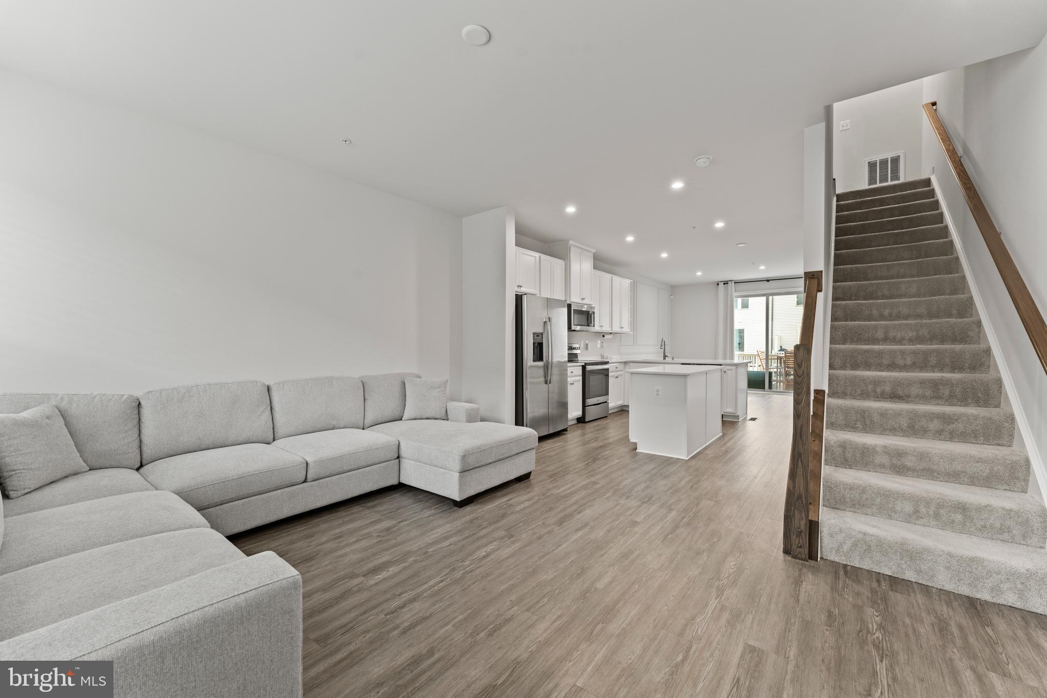 OLDHAM CROSSING - Residential Lease