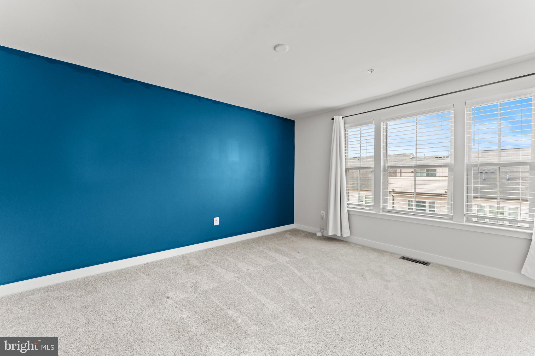 OLDHAM CROSSING - Residential Lease