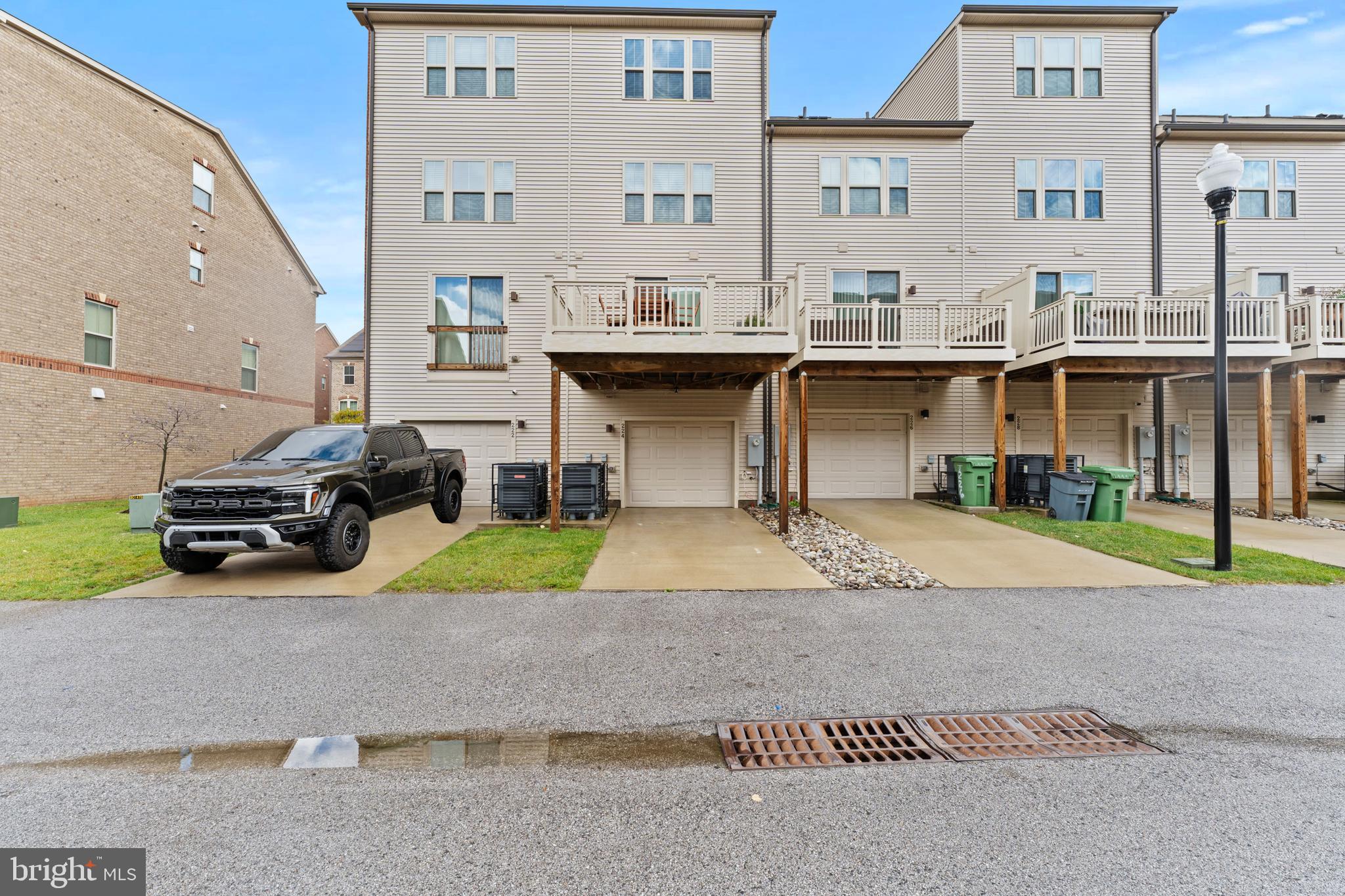 OLDHAM CROSSING - Residential Lease