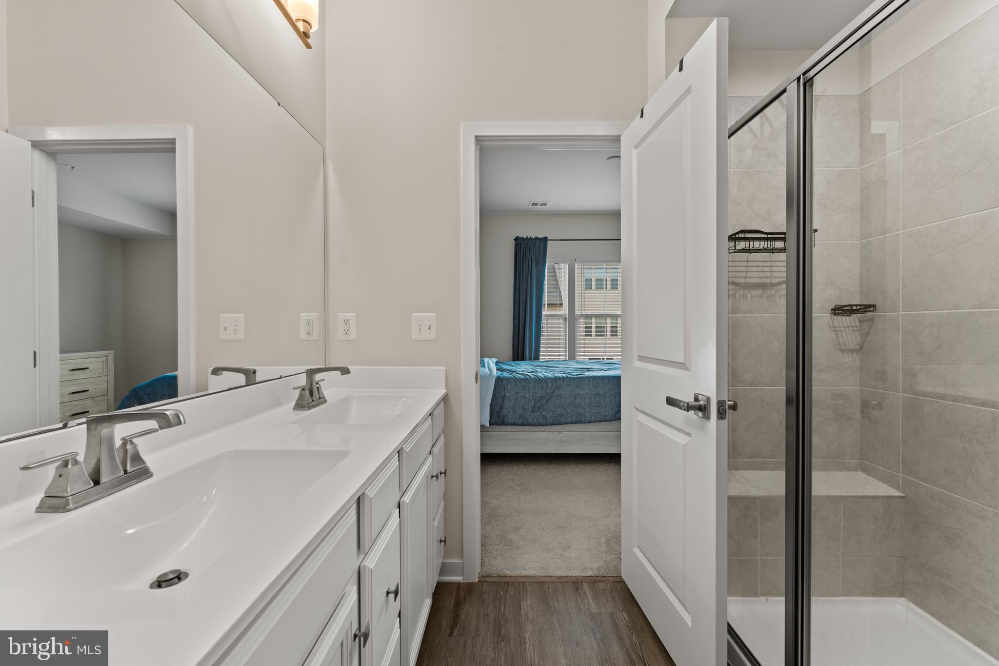 OLDHAM CROSSING - Residential Lease