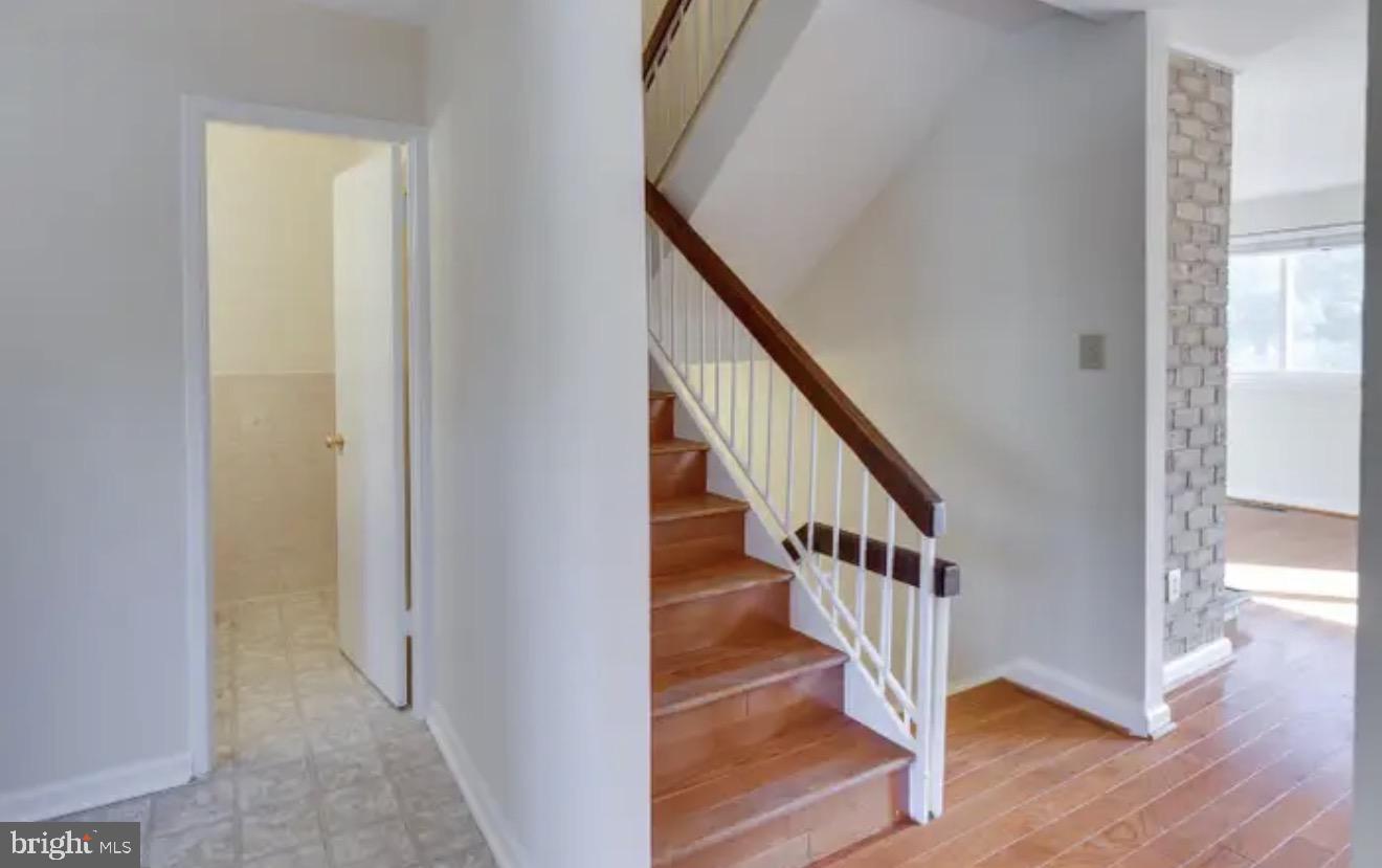 TYSONS COURT - Residential Lease