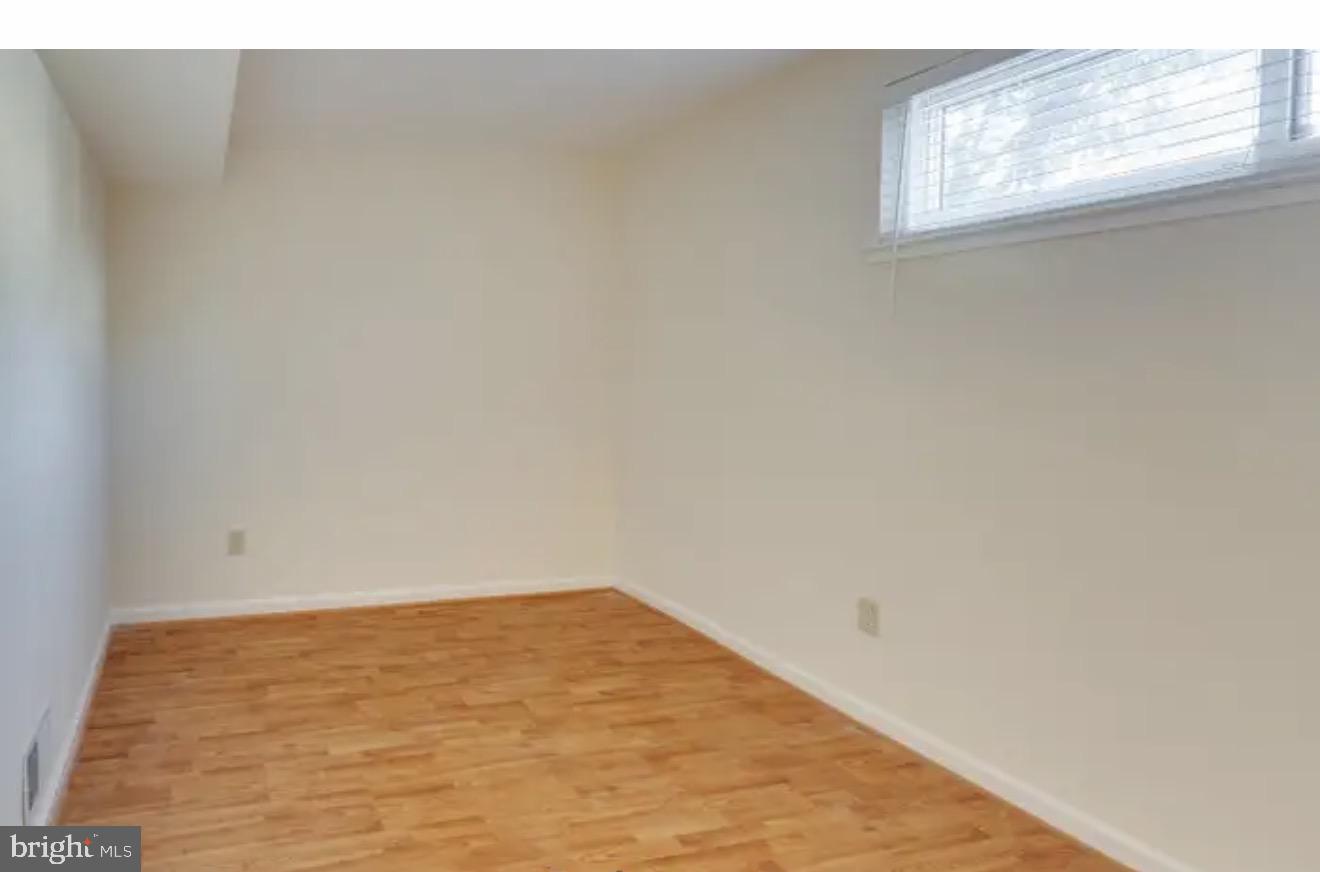 TYSONS COURT - Residential Lease