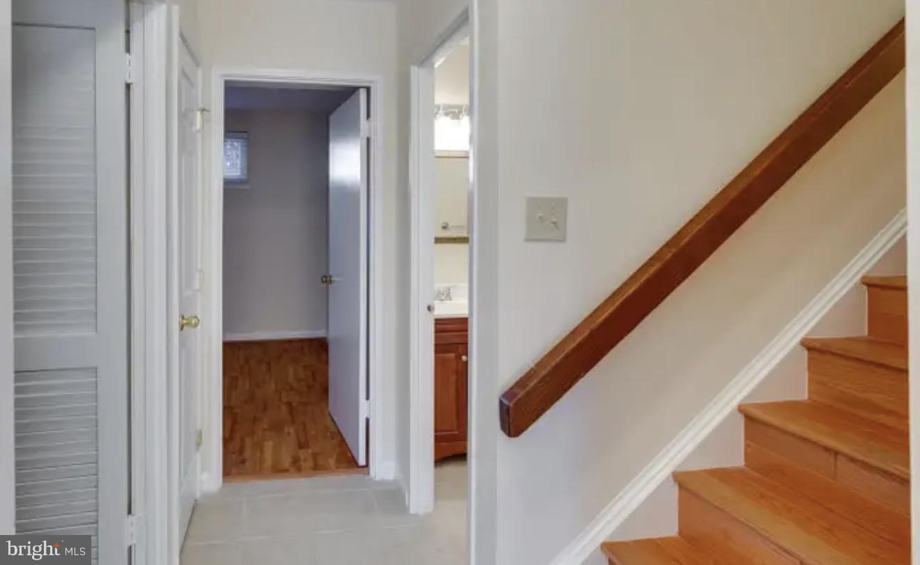 TYSONS COURT - Residential Lease